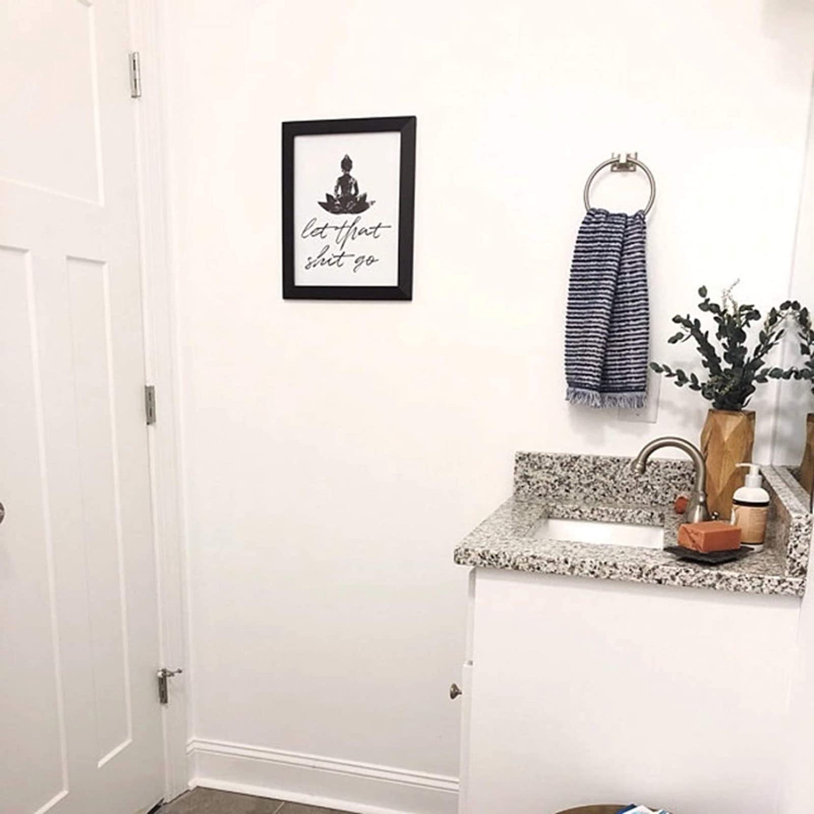 OMCCXO Funny Bathroom Sign Canvas Prints and Poster Let That Shit Go Quote Bathroom Art for Men Painting Wall Picture Bathroom Decor 16x20inch(40x50cm)