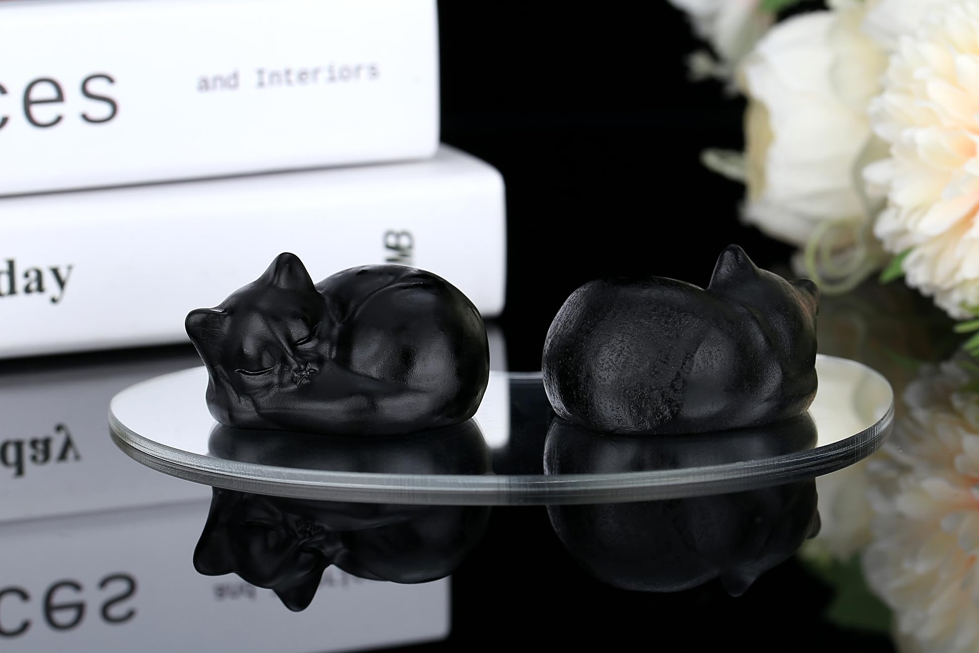 YATOJUZI 2 Cat Decors Statue Black Obsidian Crystals Sleeping Cats Matte Gemstone Hand-Carved Cute Animal Statues Figurine Room
