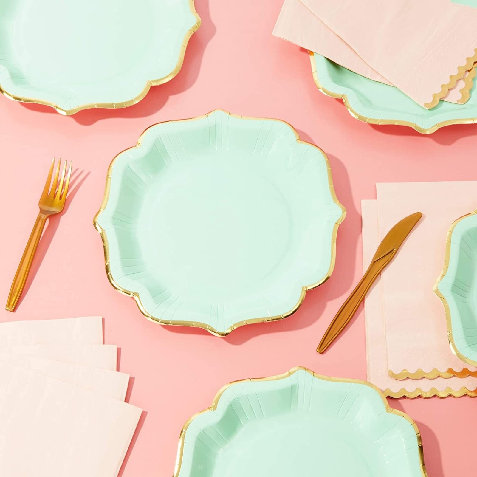 Sparkle And Bash 48-Pack Mint Green Paper Plates With Scalloped Edge For Birthday Party (9 Inches)