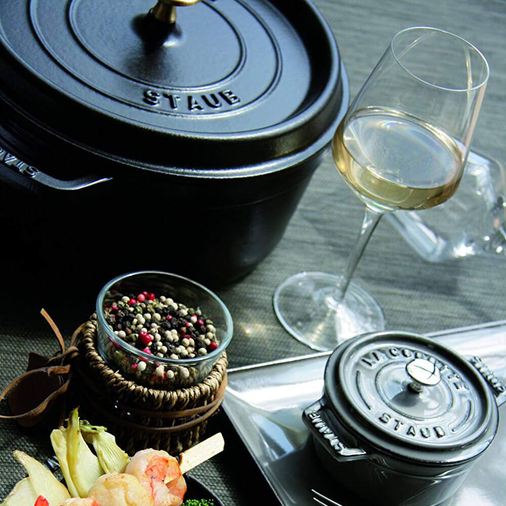 Staub Cast Iron Roaster/Cocotte, Round, 26 Cm, 5 L, Grenadine