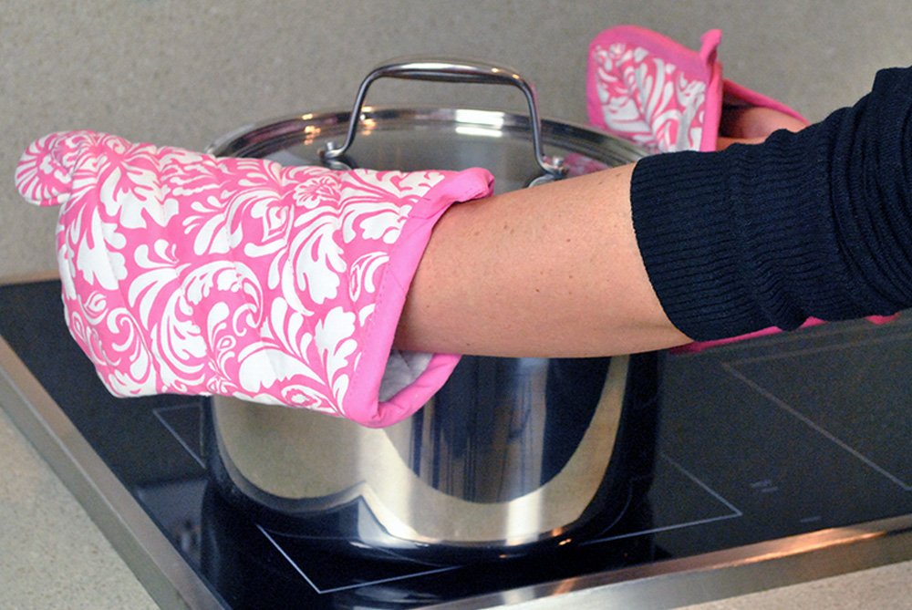 Dii Quilted Kitchen Oven Mitt & Potholder Set, Hanging Loop For Convenient Storage, Om 6.5X12/Ph 8X8.5, Pink Damask Print, 2 Pie