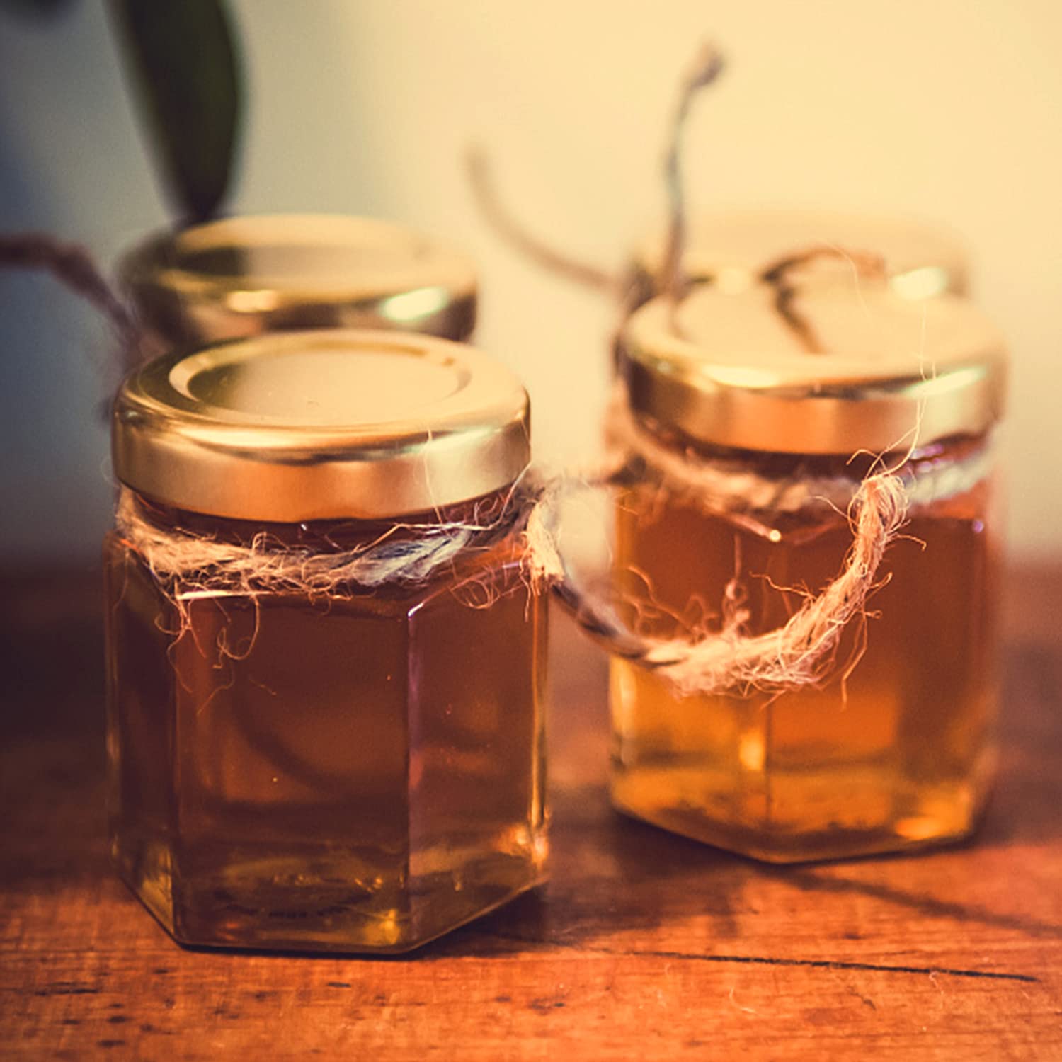 Woaiwo-Q 6 Oz Hexagon Glass Honey Jars, Glass Jars With Gold Lids,Bronzy Bee Pendants,Wooden Honey Sticks,Small Tags,1.5M Jute T