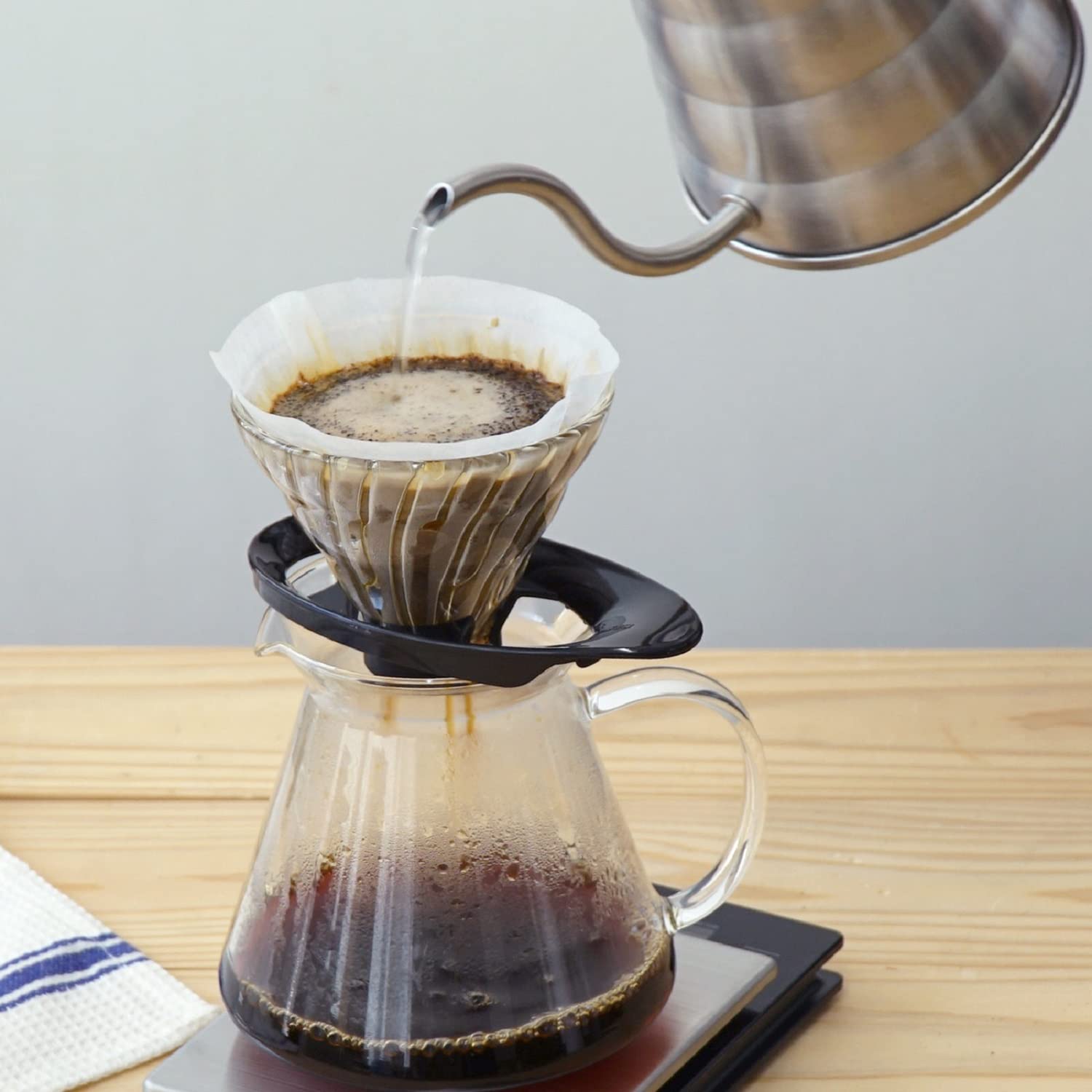Hario Vdgr-02-B V60 Heat-Resistant Glass Transmission Dripper 02, For 1-4 Cups, Black, Made In Japan