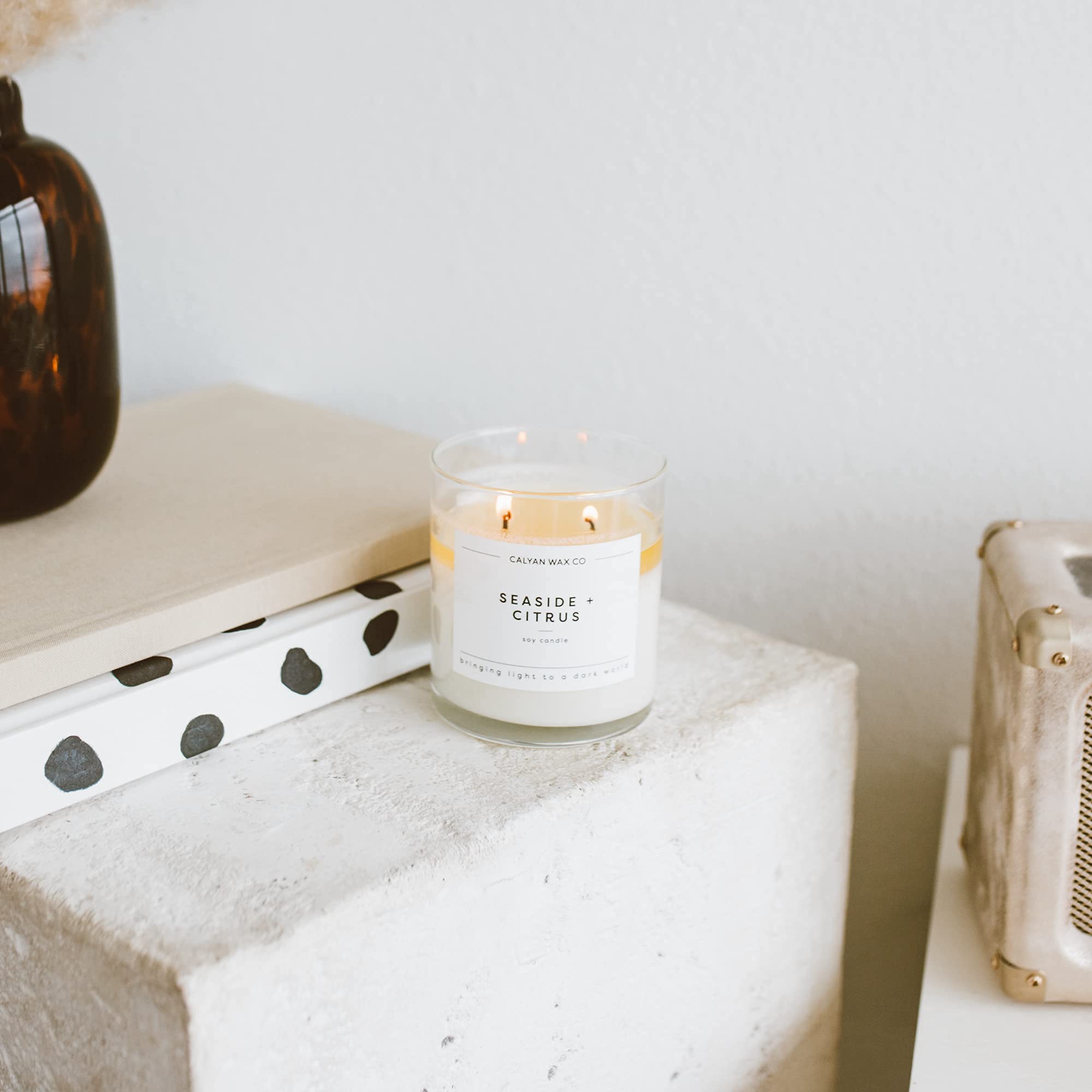 Calyan Wax Scented Candle Seaside & Citrus Candle for The Home Scented with Mandarin & Verbena, Soy Wax Aromatherapy Candle in G