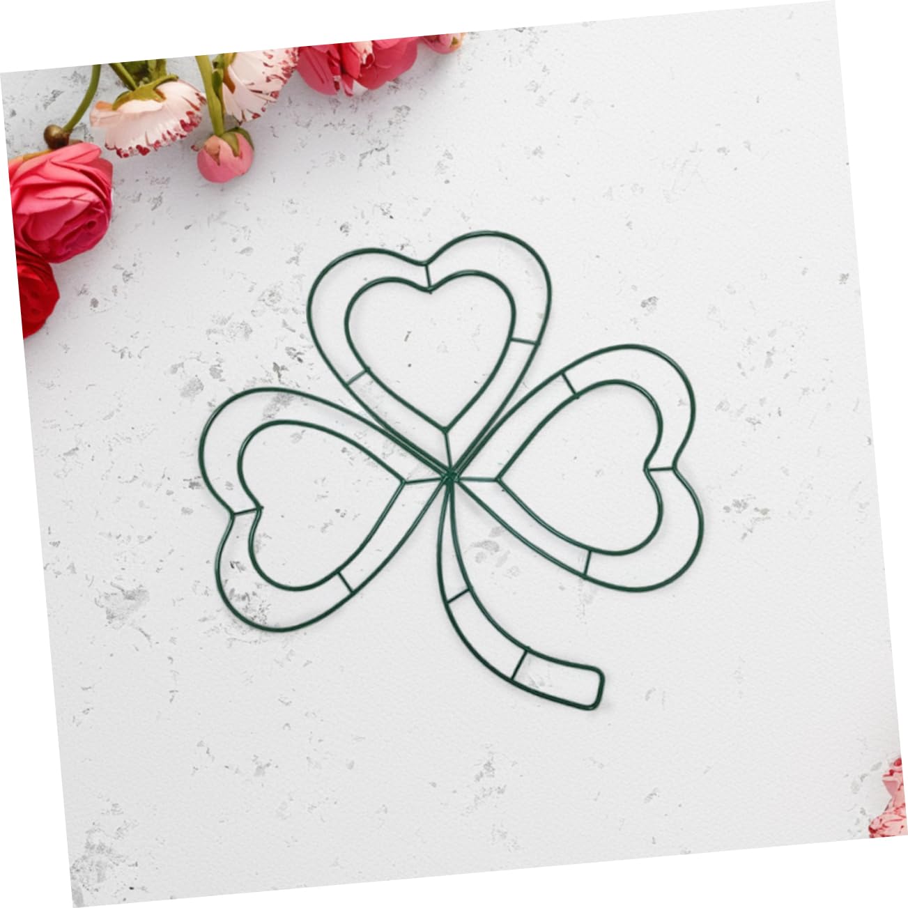 VINTORKY DIY Wreath Frame Metal Shamrock Wreath Base St. Patrick's Day Decor Wire Ring for Home Irish Festival Ornament