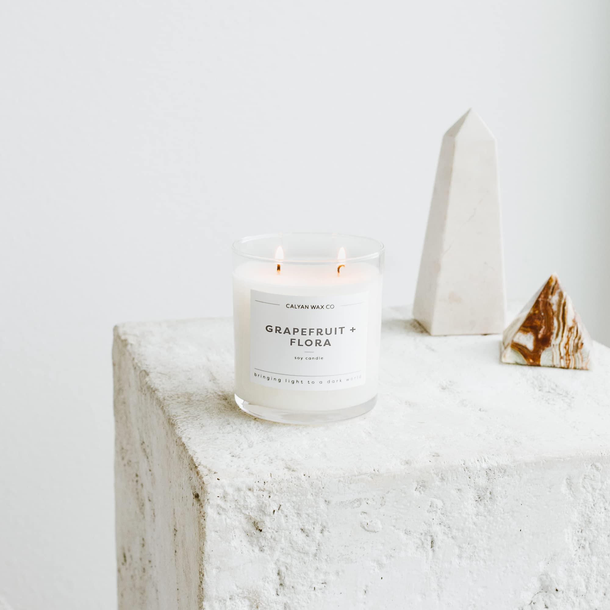 Calyan Wax Scented Candle, Grapefruit & Floral Candle for The Home Scented with Scented with Citrus, Soy Wax Aromatherapy Candle