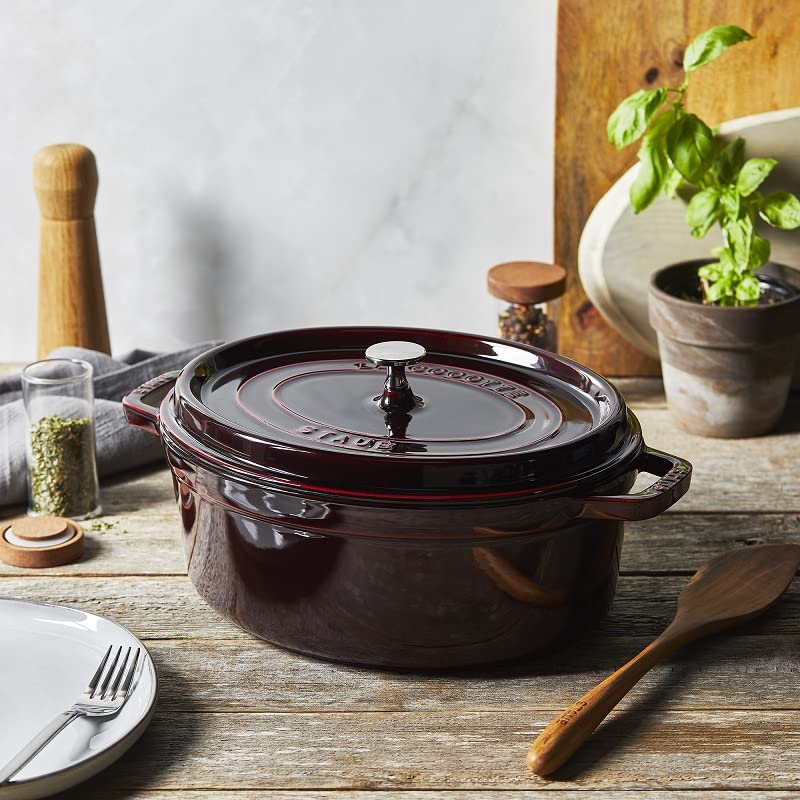 STAUB French Oven - Oval Cast Iron - 5.4L - Ø 31 cm - Grenadine - Model 1003992