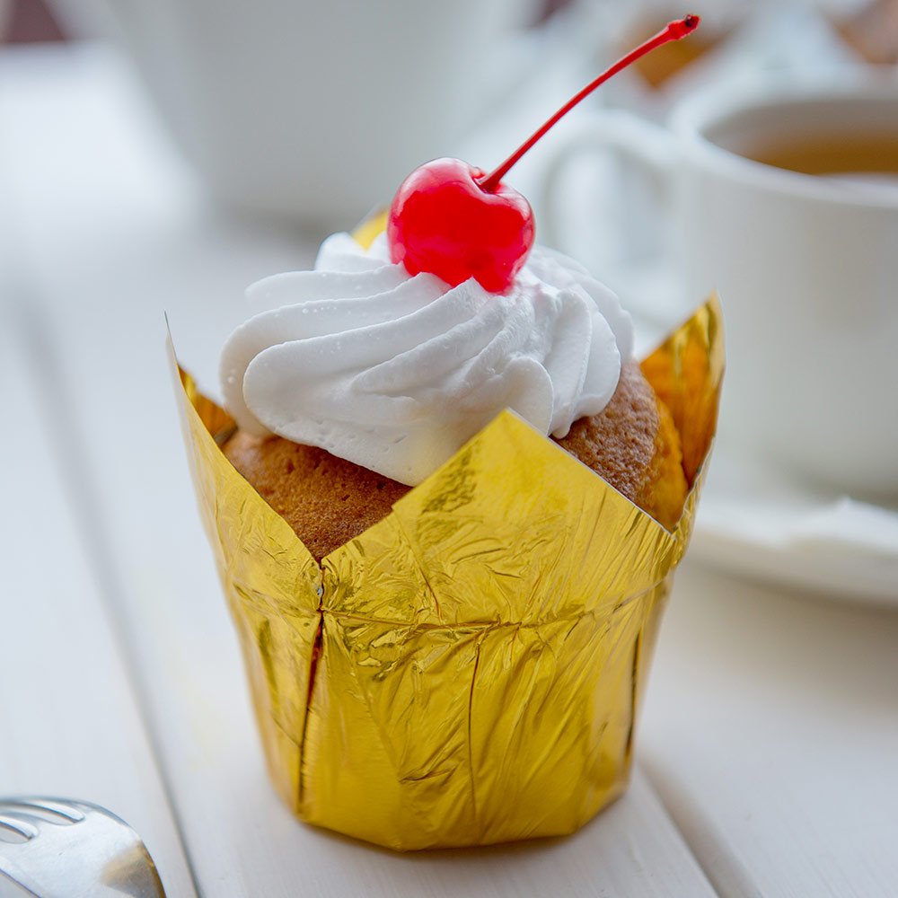 Restaurantware 4 Ounce Petal Baking Cups 200 Grease Resistant Tulip Cupcake Wrappers - Tulip Shaped Oven Safe Gold Paper Disposa
