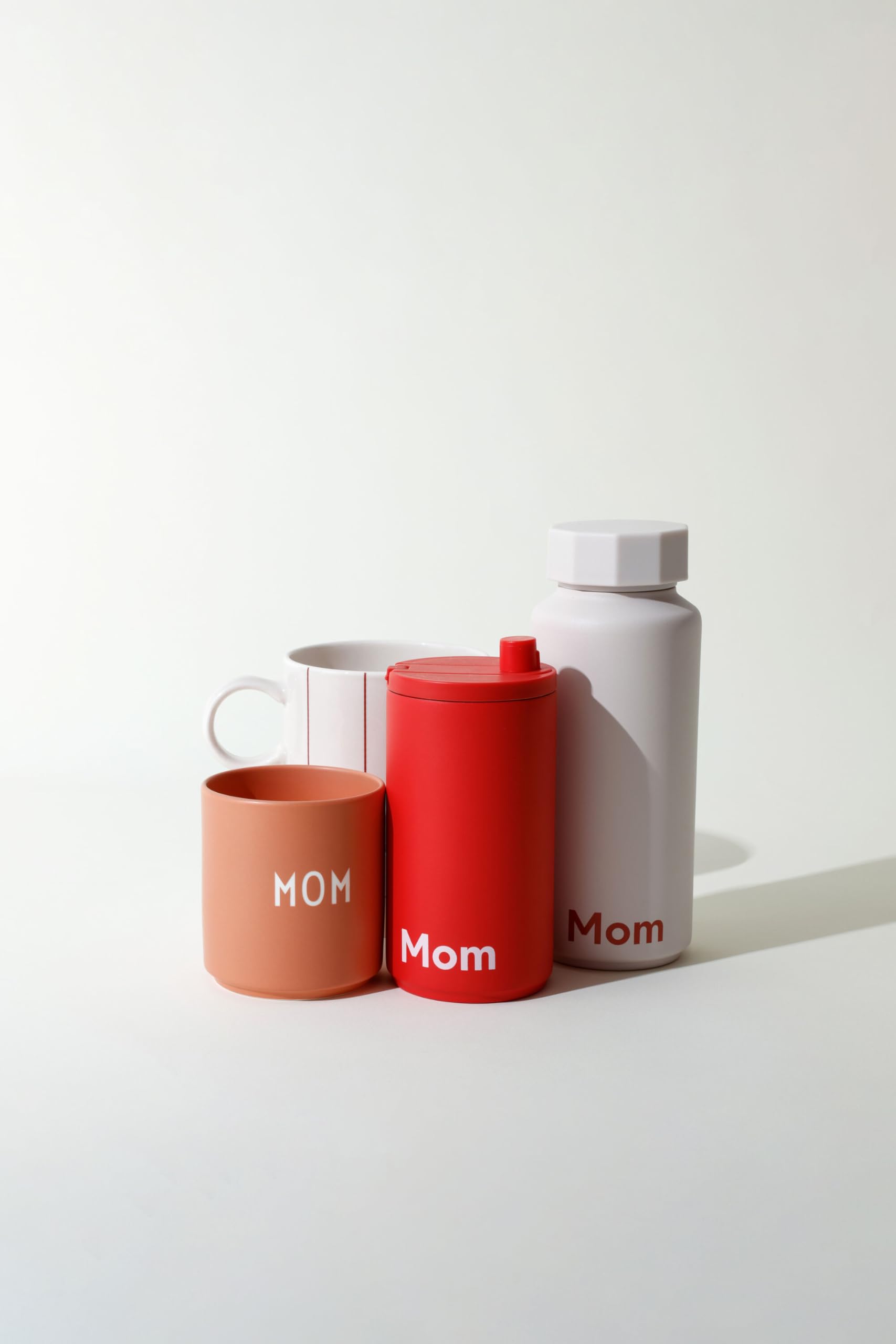 Design Letters MOM Coffee Cup  Mothers Day Gifts from Daughter  Gifts for Mom  Coffee Mug in Porcelain  Tea cup with Engraved Words in Front & Back (MOM  LOVE)  Mug Dishwasher/Microwave Safe