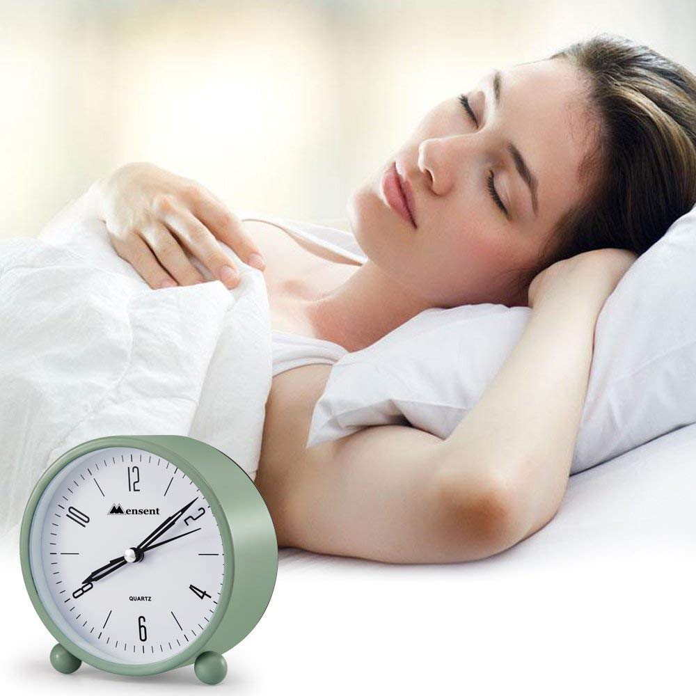 Kadio Alarm Clock.Mensent 4 Inch Round Silent Analog Alarm Clock Non Ticking,With Night Light, Battery Powered Super Silent Alar