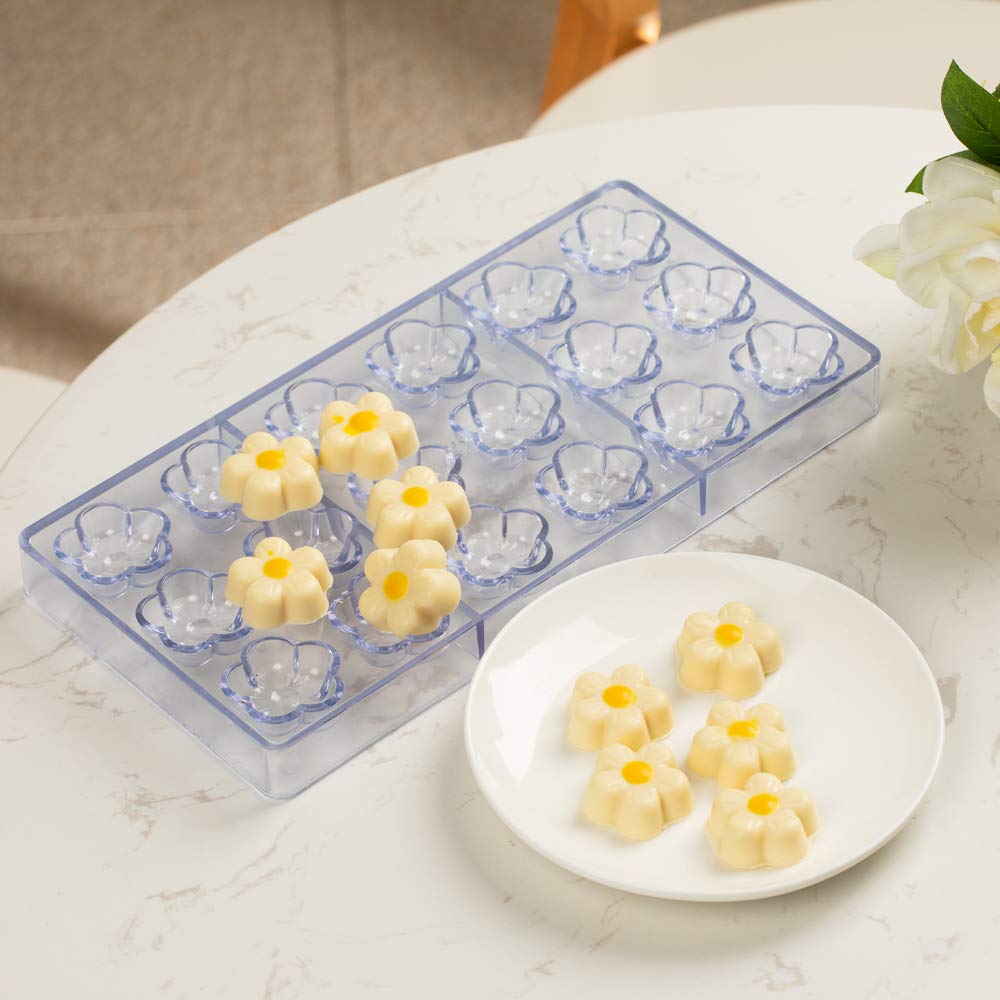 Restaurantware Pastry Tek 10.8 X 5.3 Inch Plastic Flower Mold, 1 Flower Candy Mold - 18 Cavities, Freezer-Safe, Clear Polycarbon