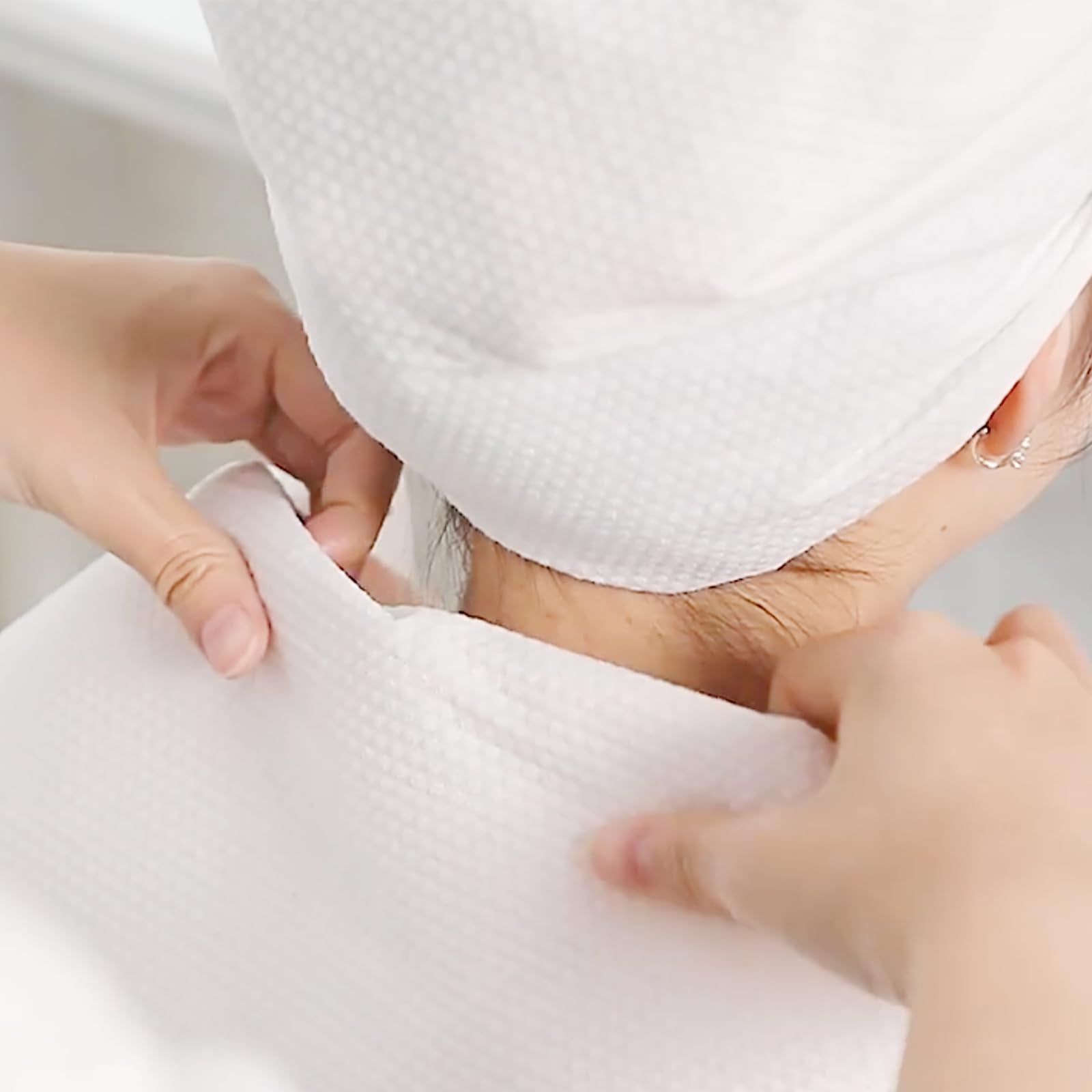 Biubumtu 50-Count Disposable Bath Hair Towels, 19.7'' x 27.6'' Thickened and Absorbent Salon & Spa Towels for Massage Yoga Campi