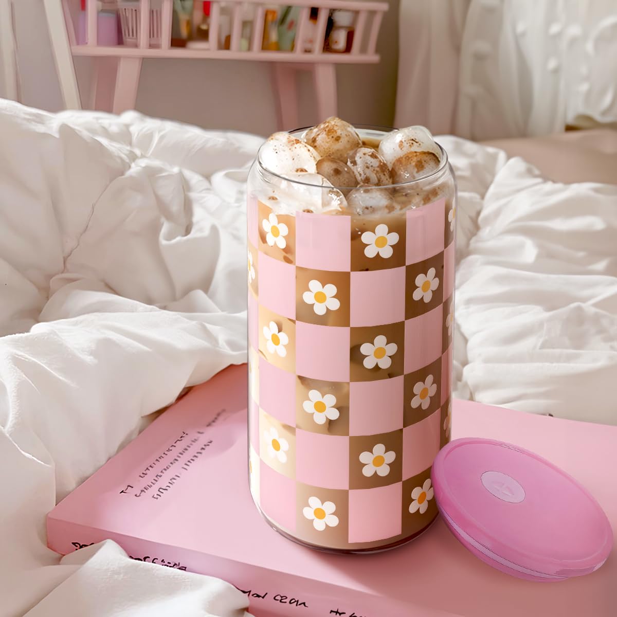 SANDJEST Checkerboard Daisies Glass Can, Floral Checker Cup with Lid & Straw, Iced Coffee Aesthetic Cups, Gift for Christmas Bir
