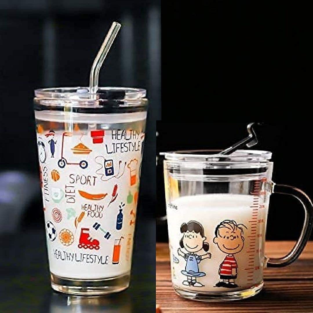 KAMVY Random Printed Glass Coffee Mug with Lid & Straw Home Milk Juice Tea Multipurpose Drinking Glass Measuring Cup Travel Sipp
