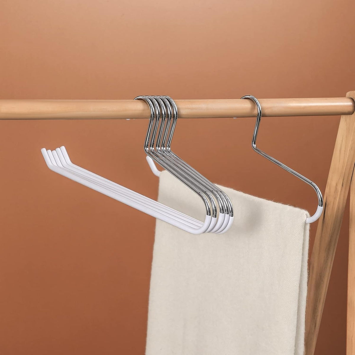 Vaslim Extra-Wide Drapery Hangers Blanket Hangers Heavy Duty Black Vinyl Coated Nonslip - Holds Up To 40 Lbs - Great For Quilts,