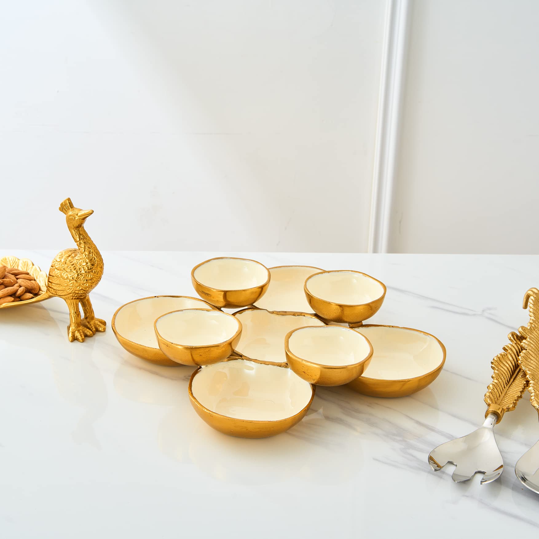 Cluster of 9 Round Serving Bowls Decorative Bowls Gold & White, Brass