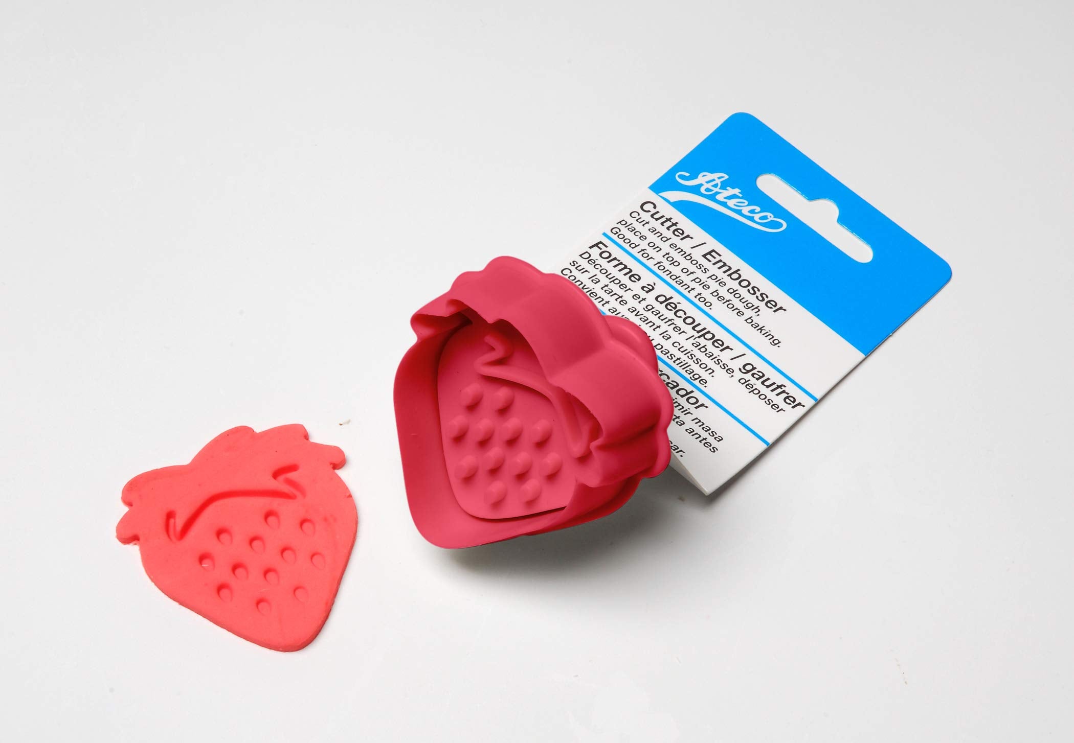 Ateco Strawberry Plunger Cutters, For Cutting Decorations & Direct Embossing, Spring-Loaded Handle, Food Safe Plastic White, 2 B