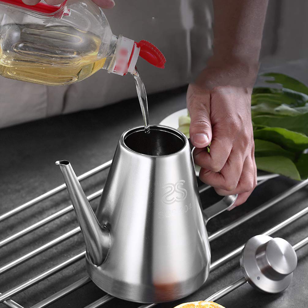 Hemoton Stainless Steel Oil Can Vinegar Pot Bottle Oil Dispenser Edible Oil Container Cruet Pot Kitchen Tools (700Ml Middle Size