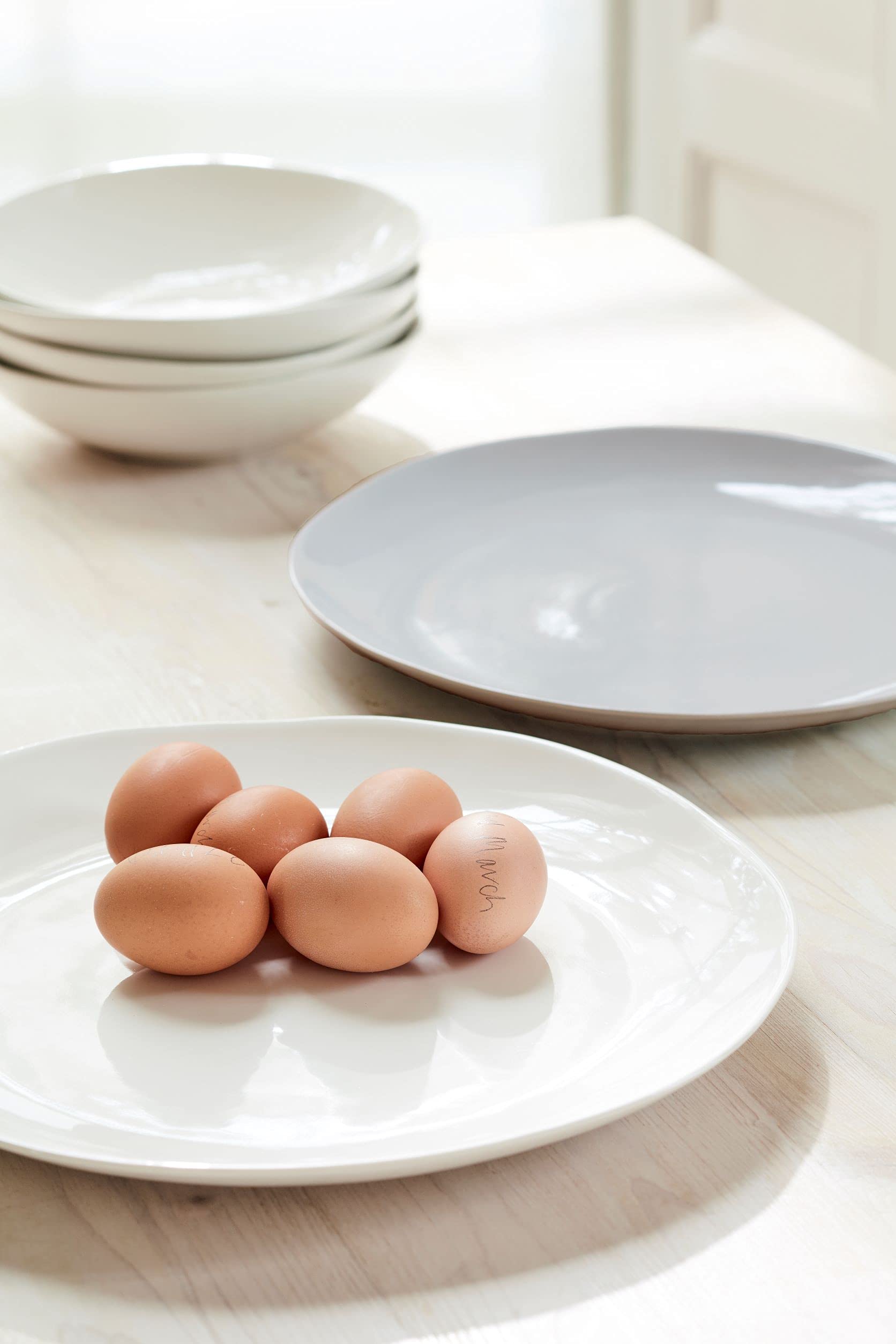 Portmeirion Sophie Conran Arbor Cream Round Platter  13 Inch Porcelain Serving Tray for Appetizers  Snacks  and Sandwiches  Made from Fine Porcelain  Dishwasher and Microwave Safe (Creamy White)