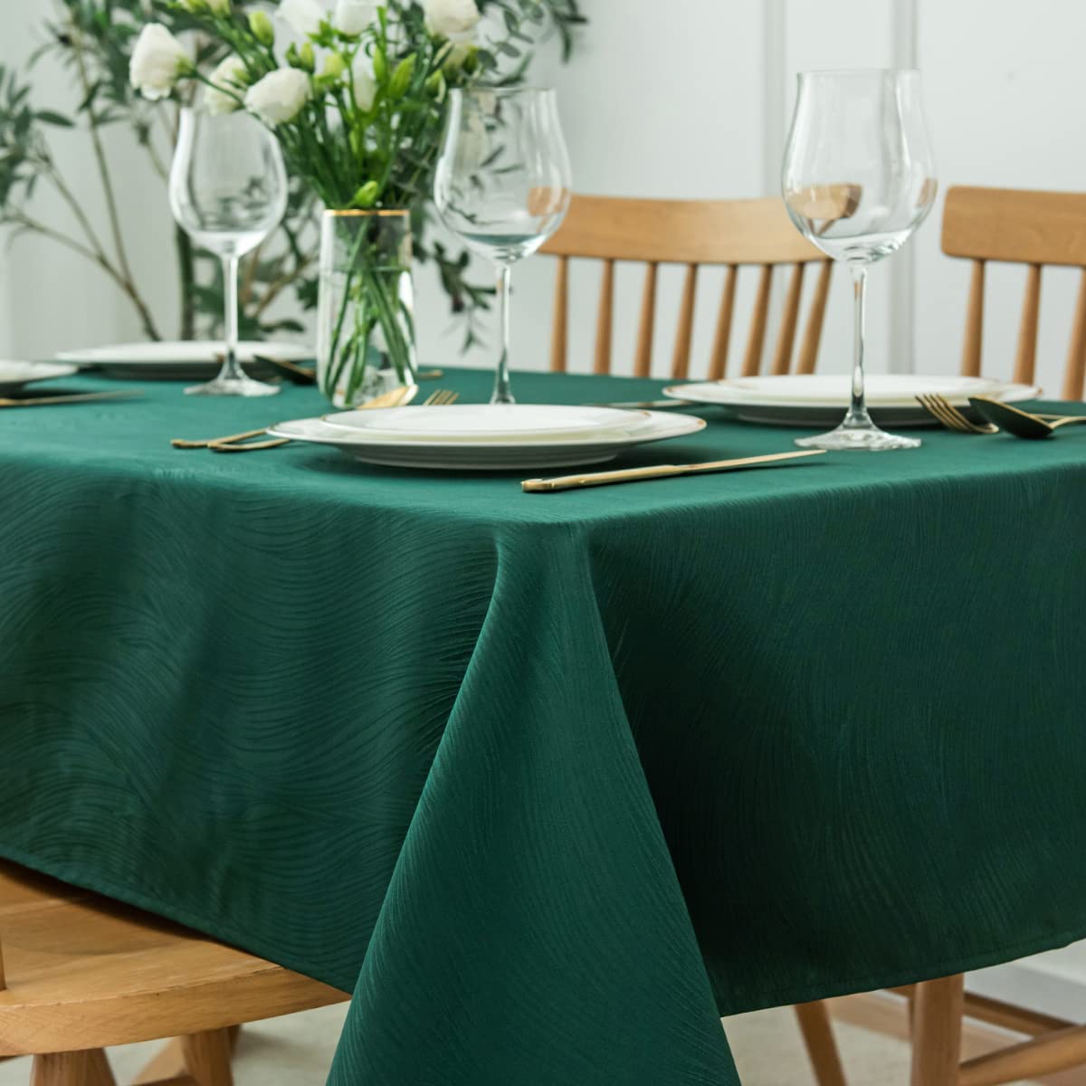 Maxmill Christmas Hunter Green Tablecloth, Spill-Proof And Water Resistance Heavy Weight Soft Table Cloth For Christmas, Holiday