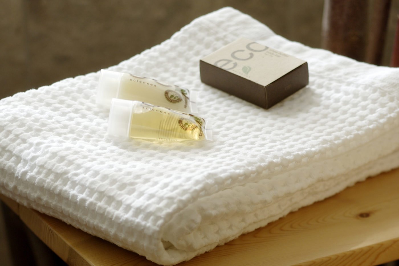 Gilden Tree Waffle Towels Quick Dry Lint Free Thin 2 Pack Bath Towel, Modern Style (White)