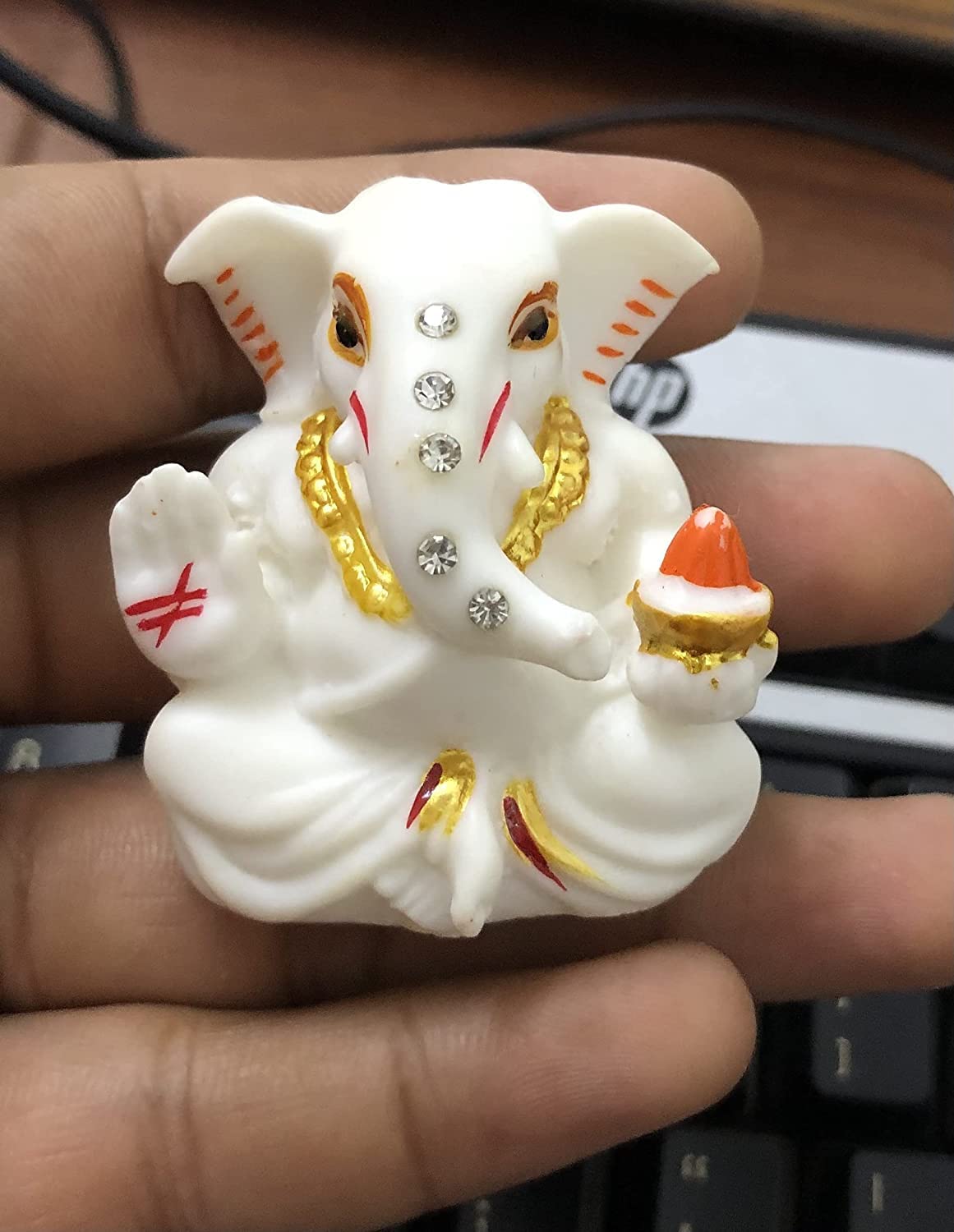 Morir White Lord Ganesh/Ganesha Ganpati Bappa Religious Figurine Murti For Car Dashboard Home Temple Pooja (4.5 X 4.5 Cm)