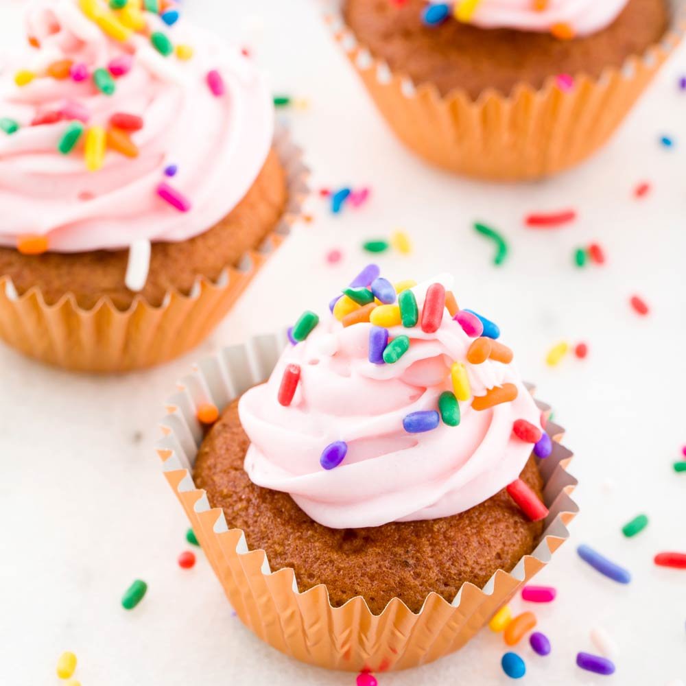 Restaurantware 0.4 Oz Foil Cupcake Liners,200 Grease-Resistant Metallic Cupcake Liners-For Baking Muffins And Pastries,Disposabl