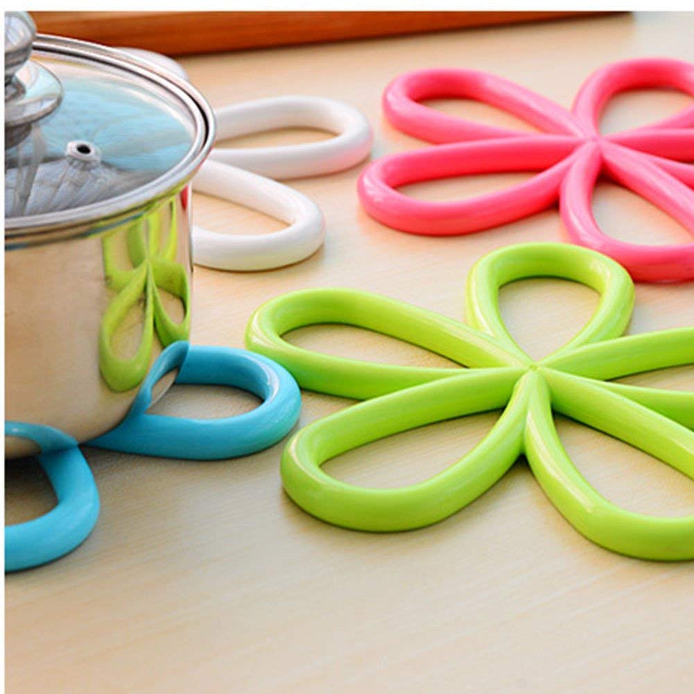 We3 Pvc Insulated Plum Flower Shaped AntiSlip Hot Pot Table Mat Set Of 5