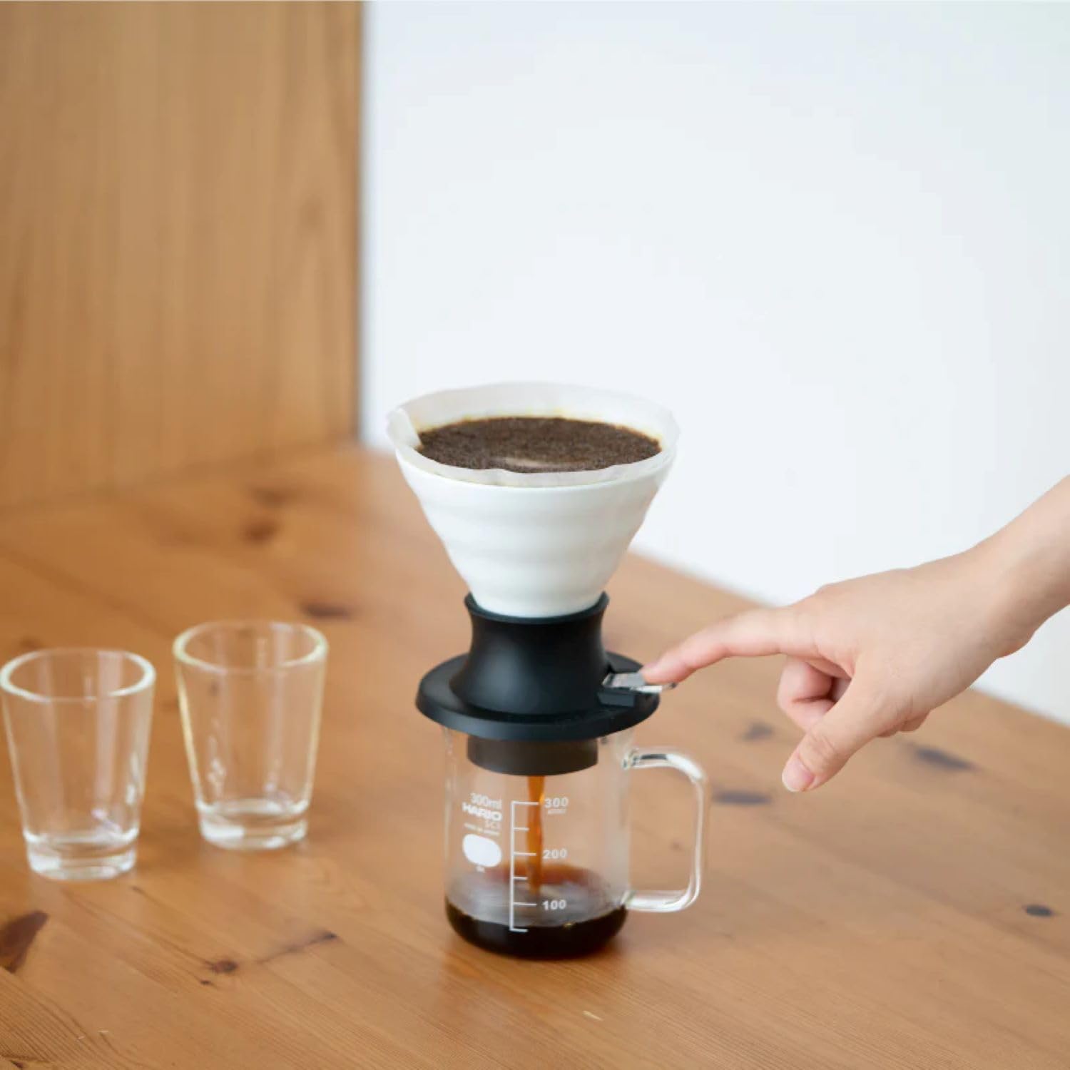 HARIO V60 Ceramic Immersion Dripper Switch, 200ml, White, Size 02, Porcelain, Model SSDC-200-W