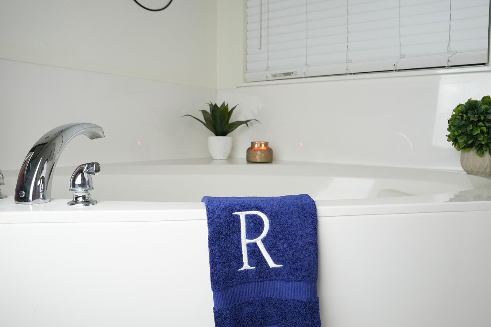 White And Navy Monogrammed Hand Towel - Monogram Initial Hotel Quality Decorative Embroidered Luxury Towel For Powder Room, Spa