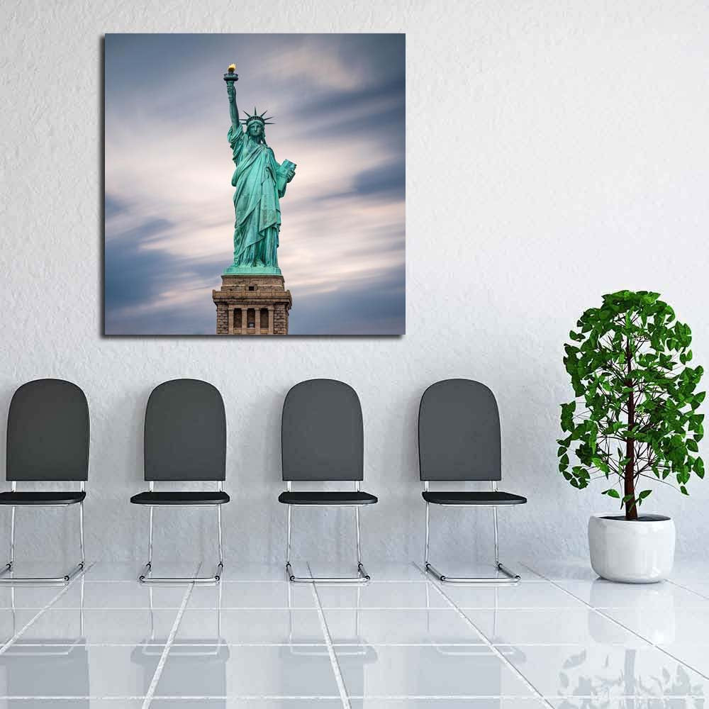 Pitaara Box The Statue Of Liberty In New York City, Usa | Peel & Stick Vinyl Wall Sticker For Bedroom & Living Room | 18 X 18 In