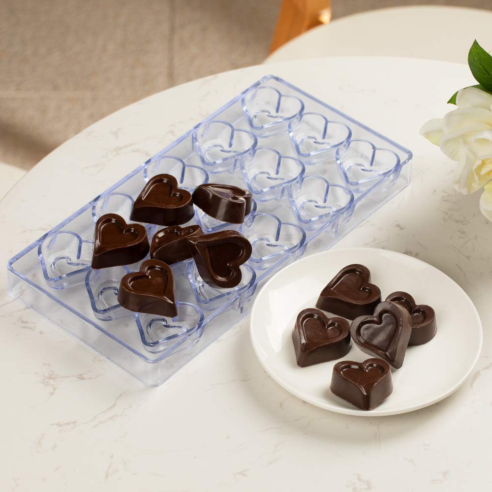 Restaurantware Pastry Tek 10.8 X 5.3 Inch Heart Candy Mold, 1 Heart Chocolate Mold - 15 Cavities, Freezer-Safe, Clear Polycarbon