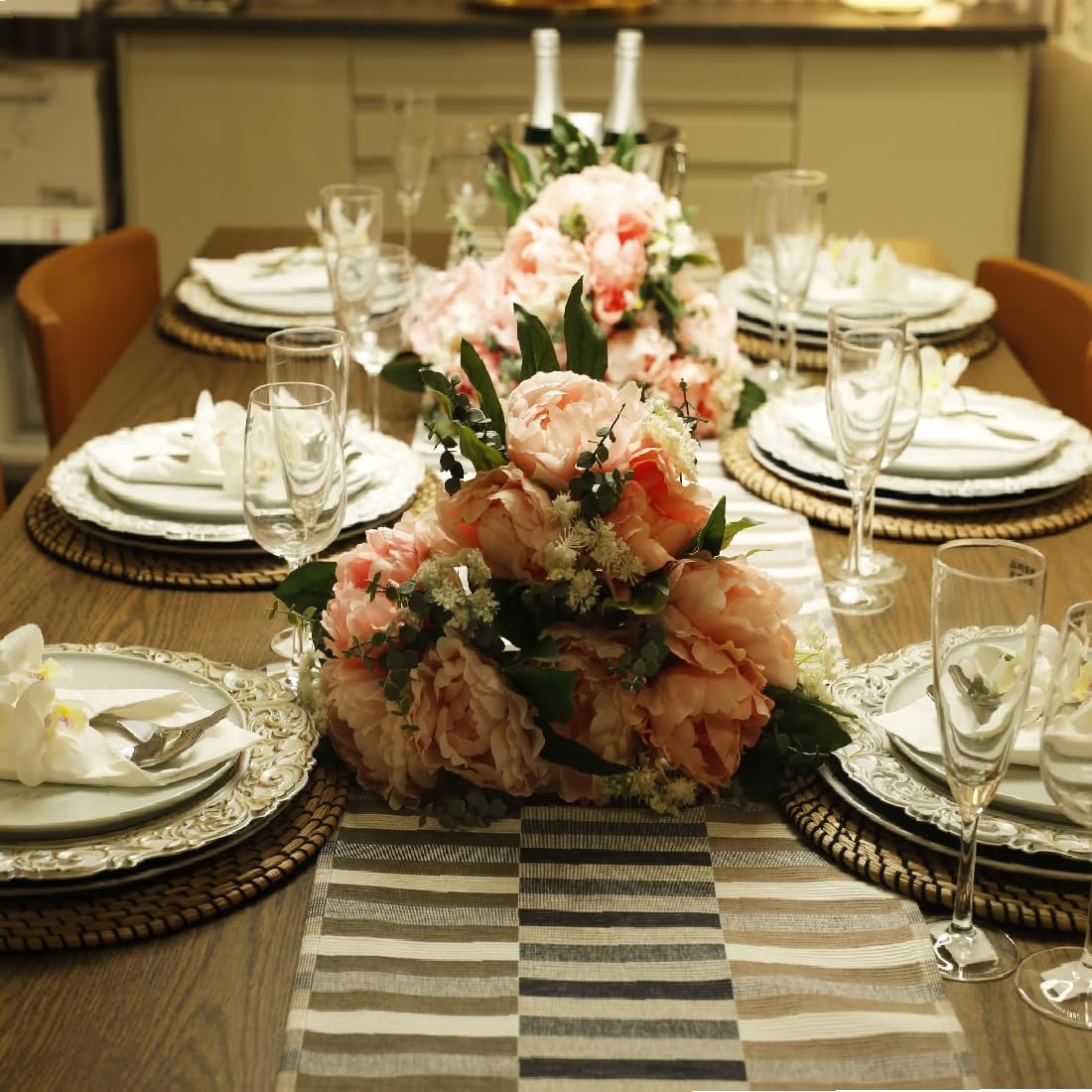 Umisriro Antique Charger Plates, 13 Inch White Dinner Plate Chargers Round Server Ware. Set Of 6 Plastic Embossed Charger For Di