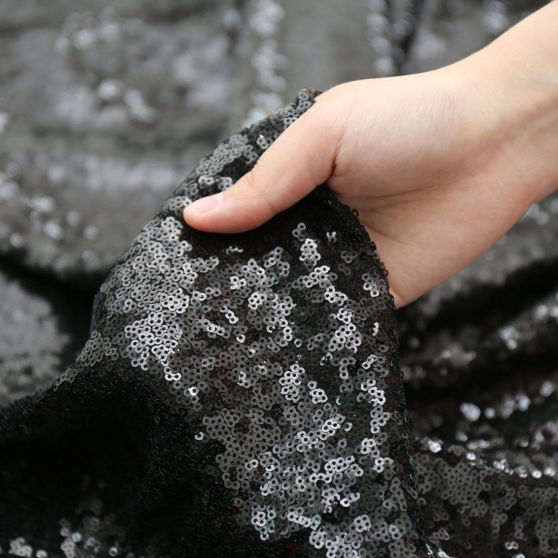 Poise3Ehome 50 Inch Round Black Sequin Tablecloth For Party Cake Dessert Table Exhibition Events