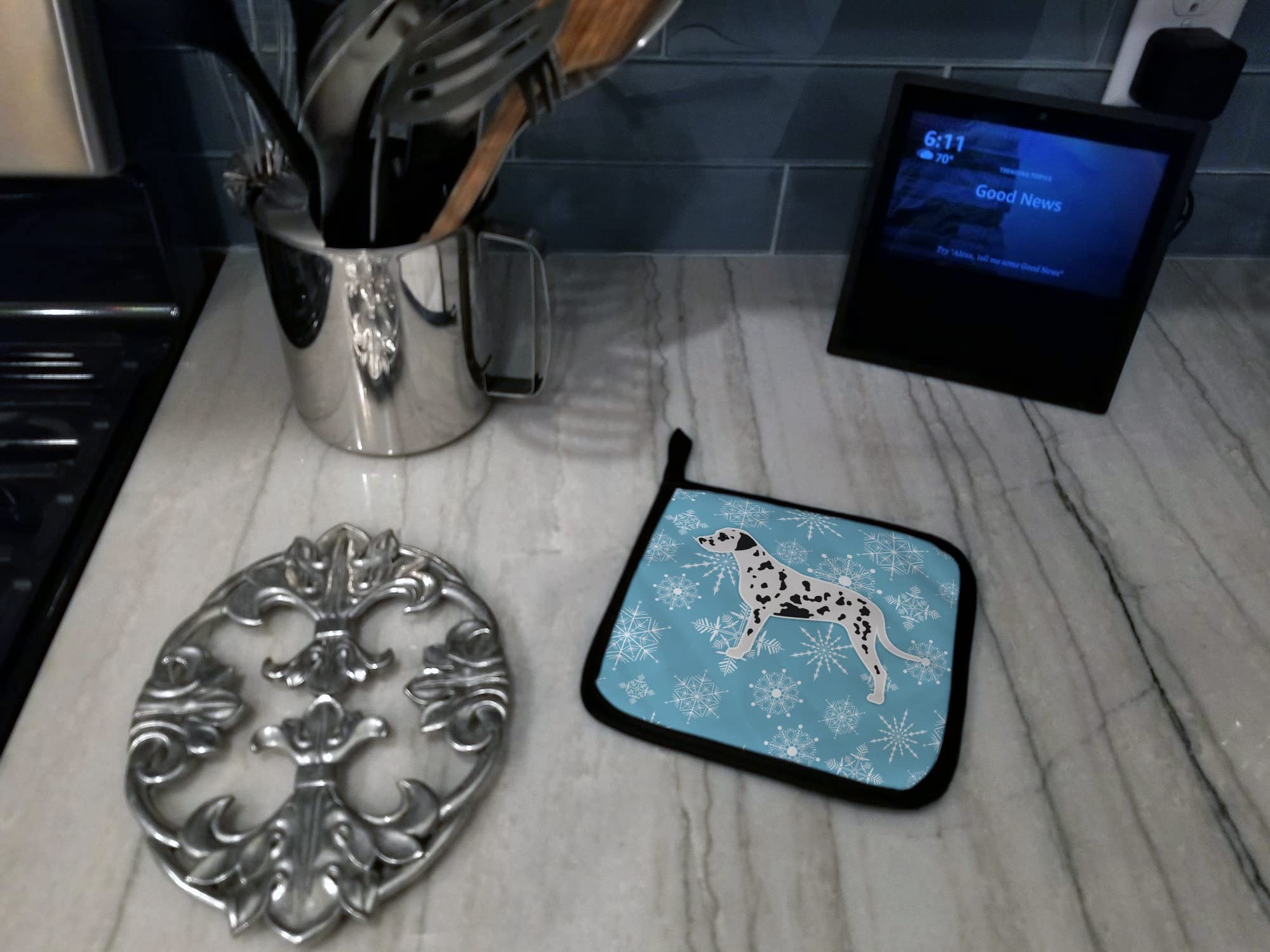 Caroline'S Treasures Bb3483Pthd Winter Snowflake Dalmatian Pair Of Pot Holders Kitchen Heat Resistant Pot Holders Sets Oven Hot