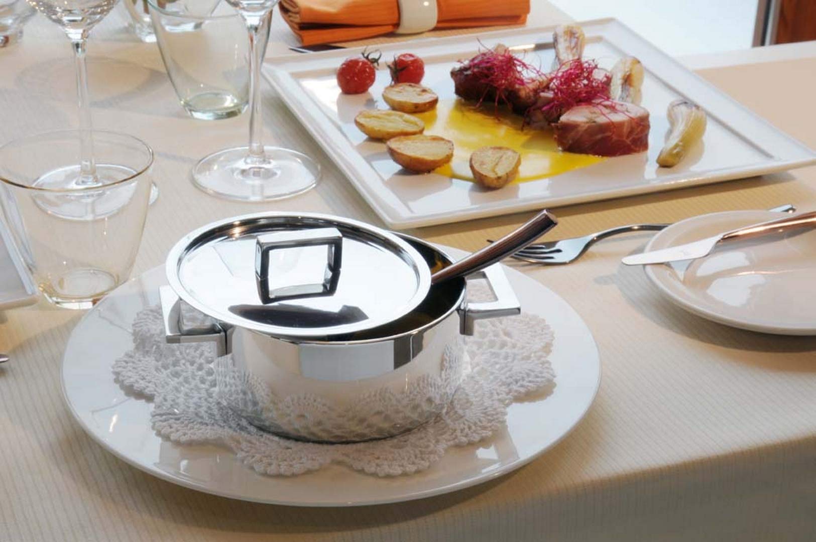Mepra Attiva 18 Cm Casserole Pot, 2 Handle, Tri-Ply, Stainless Steel Finish, Aluminum Core, Dishwasher-Safe