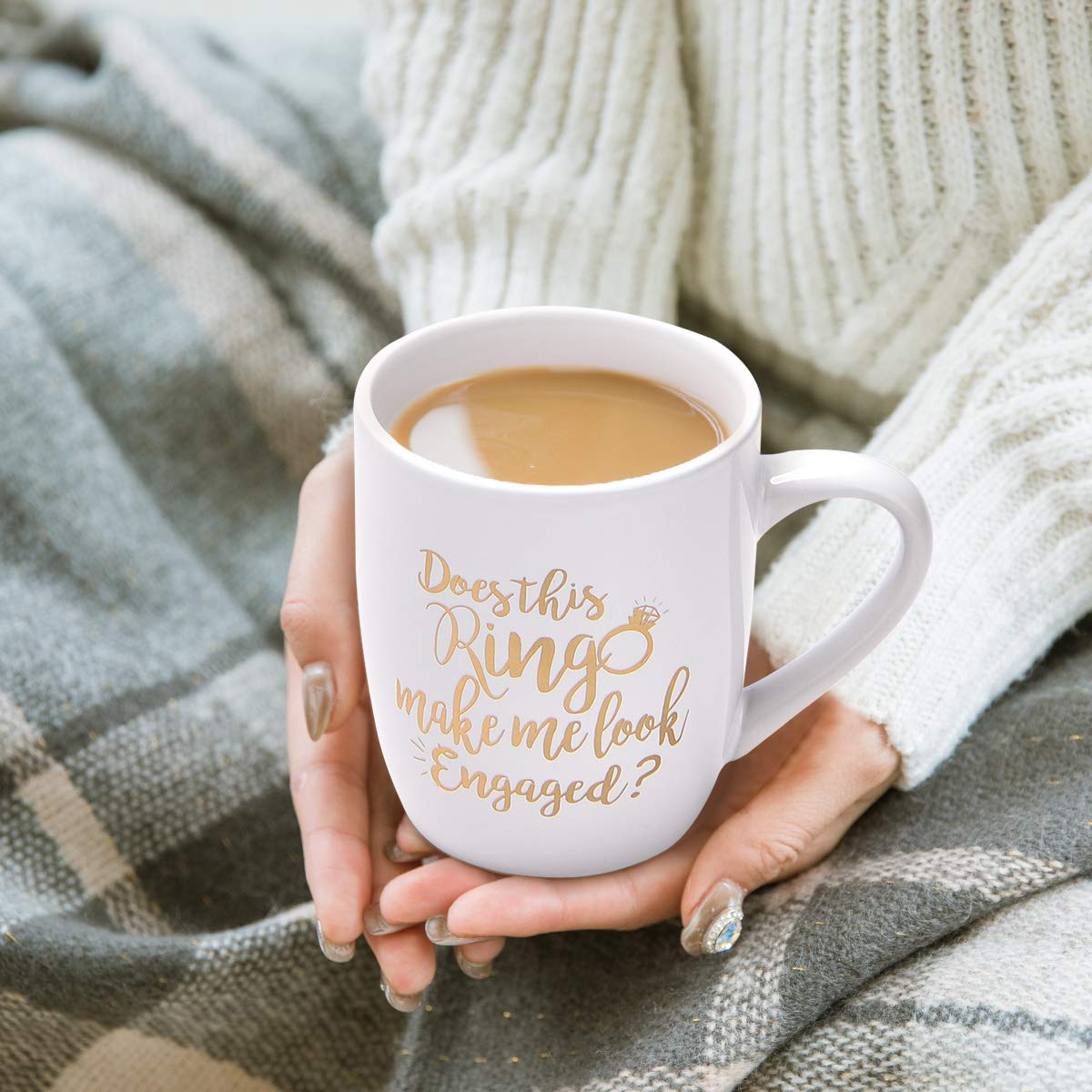 Maustic Engagement Gift Does This Ring Make Me Look Engaged Coffee Mug Funny Mug Novelty Coffee Mug Gift For Women Men Engagemen