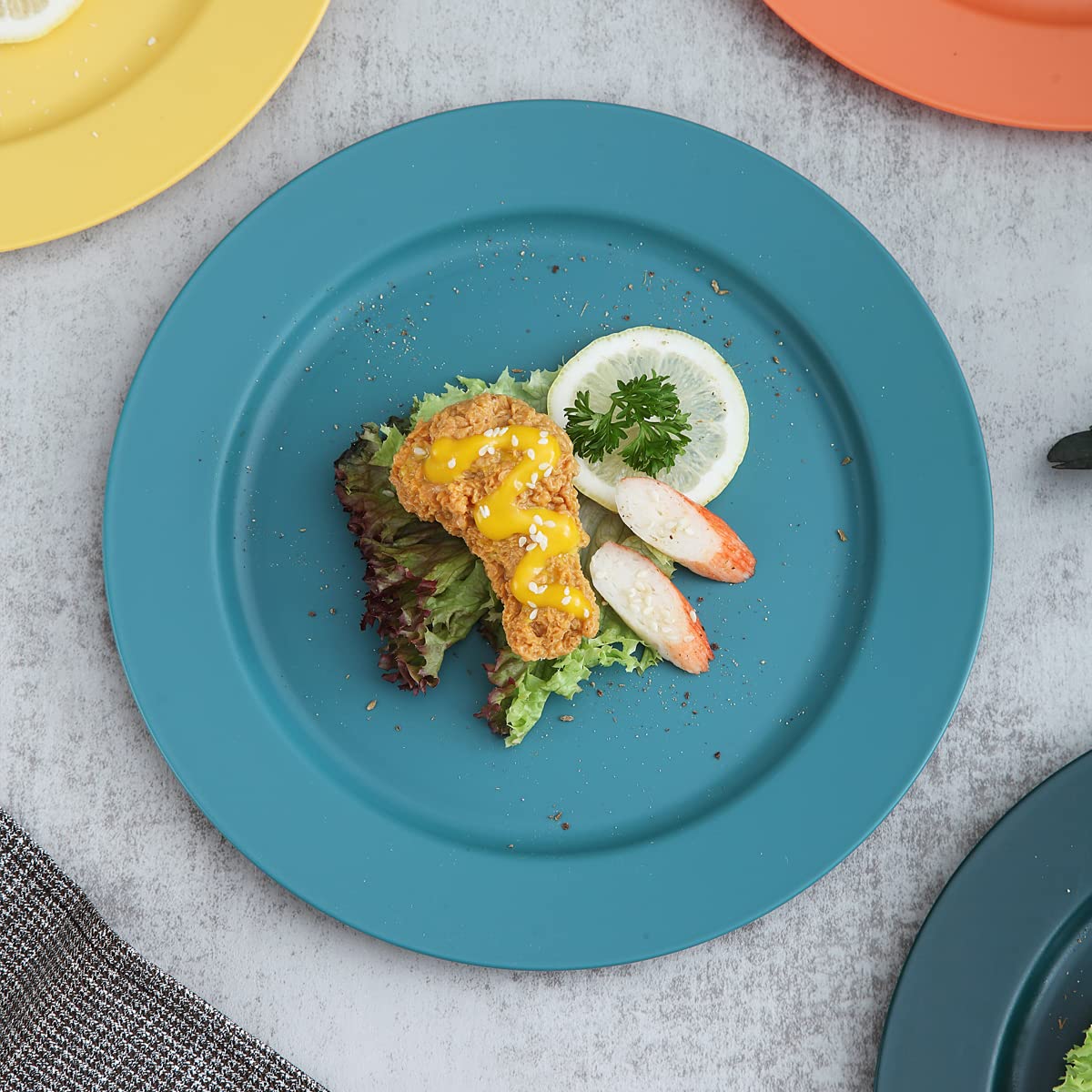 Kyraton 10 Inch Large Plastic Plates 8 Pieces, Dishwasher Safe, Unbreakable And Reusable Light Weight Dinner Plates Microwave Sa