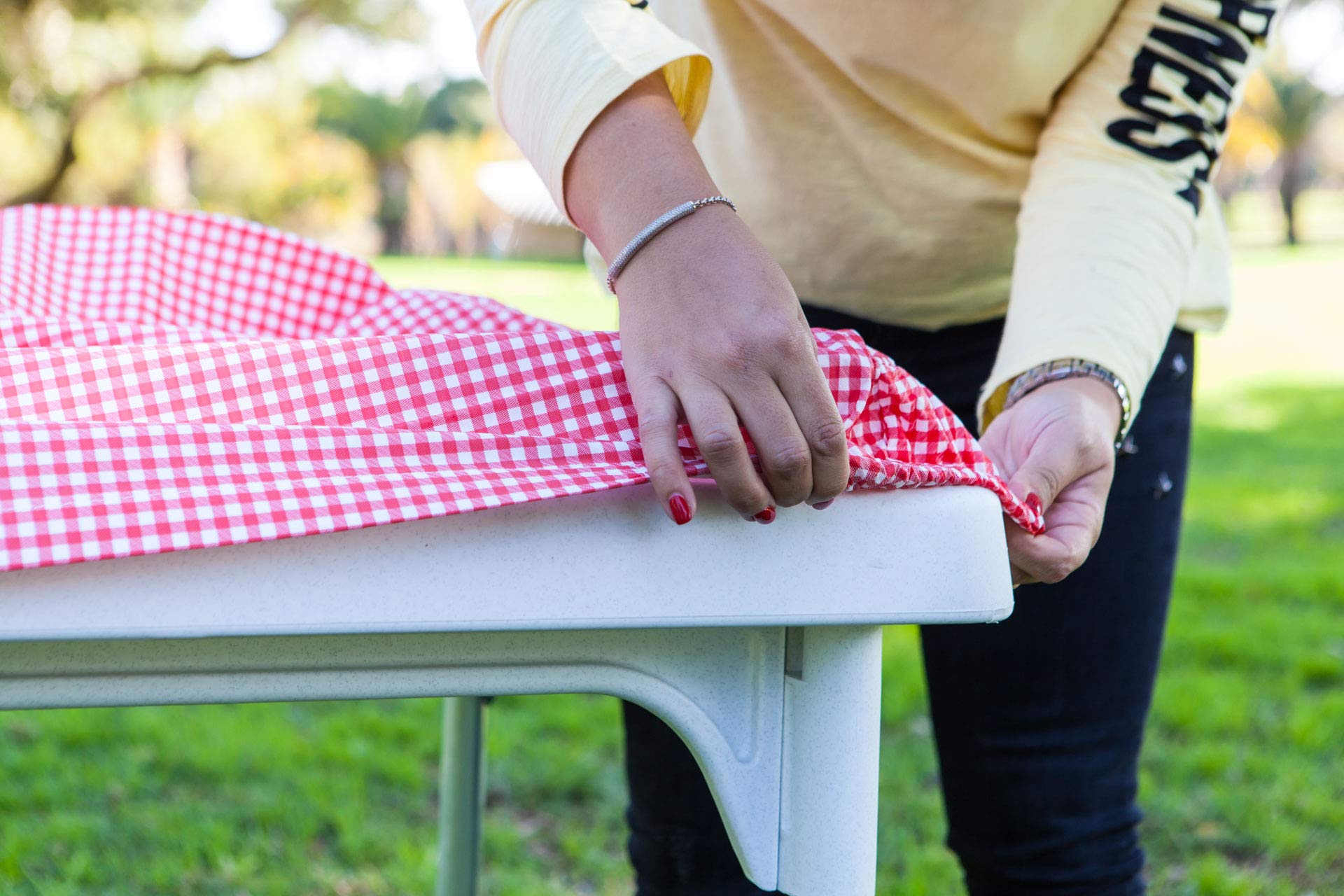 TopTableCloth Fitted Tablecloth Vinyl Red & White Checkered 34 x 34 in Christmas Square Card Table Cloth Elastic Corner for Folding Table Cover Picnic Birthday Camping Garden Banquet Outdoor Indoor