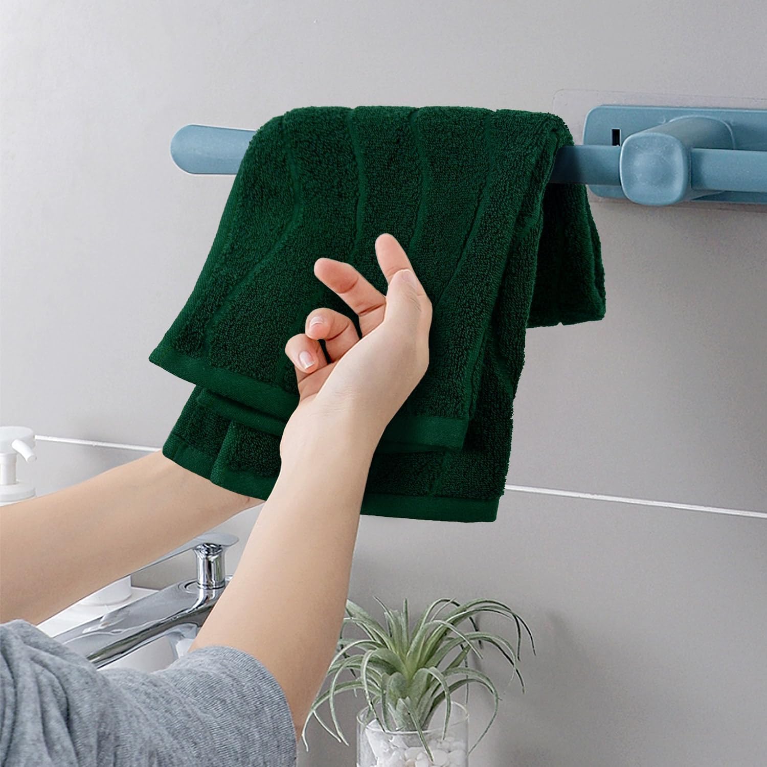 2-Piece Hand Towels Set In Forest Green, Wavy Striped Jacquard Towels For Bathroom Kitchen Gifts (13X29 Inches, 100% Cotton)