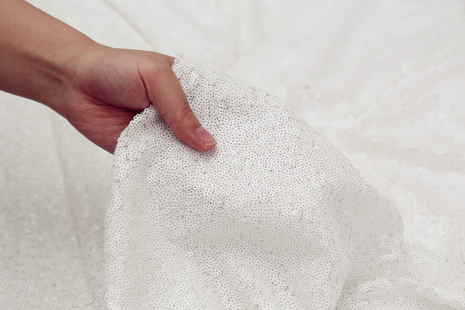 Partydelight White Sequin Tablecloth Round 120-Inch