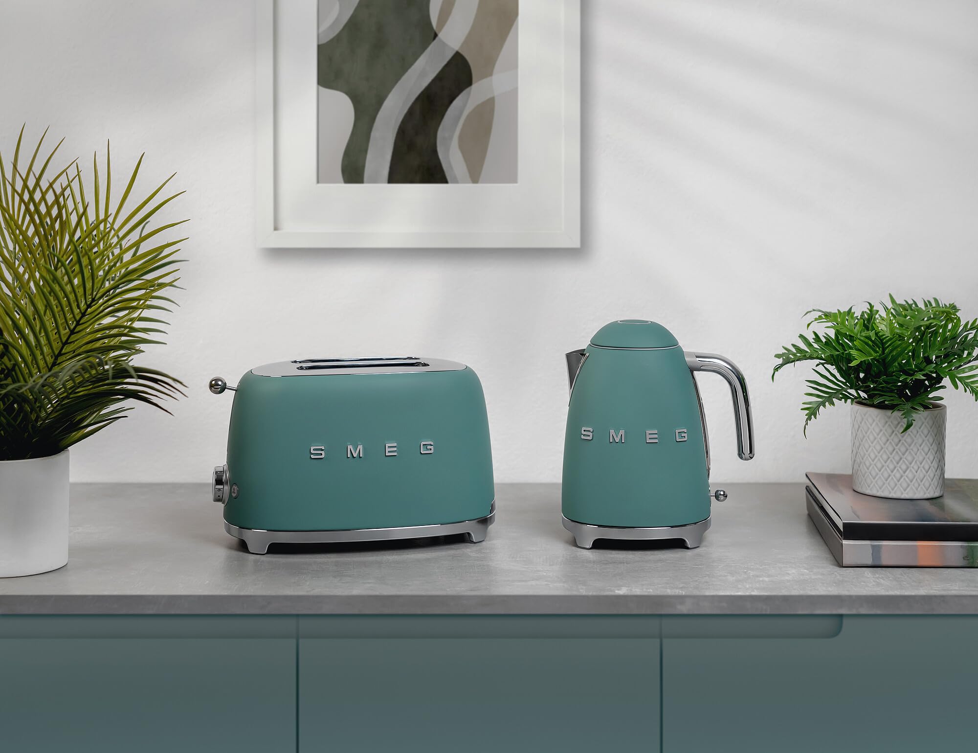 Smeg 50'S Retro Style 7-Cup Electric Water Kettle With Automatic Shutoff, Removable Base, And Water Indicator (Jade)