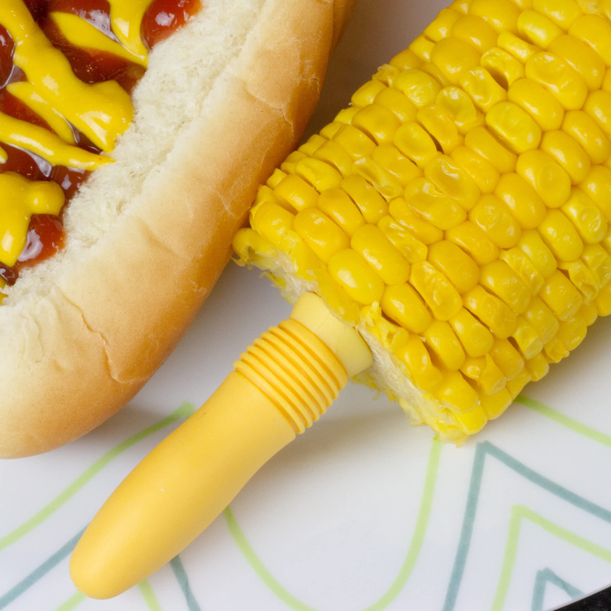 Chef Craft Select Plastic Corn Cob Dishes With Holders, 8.5 Inch 2 Dishes 4 Corn Cob Holders, Yellow