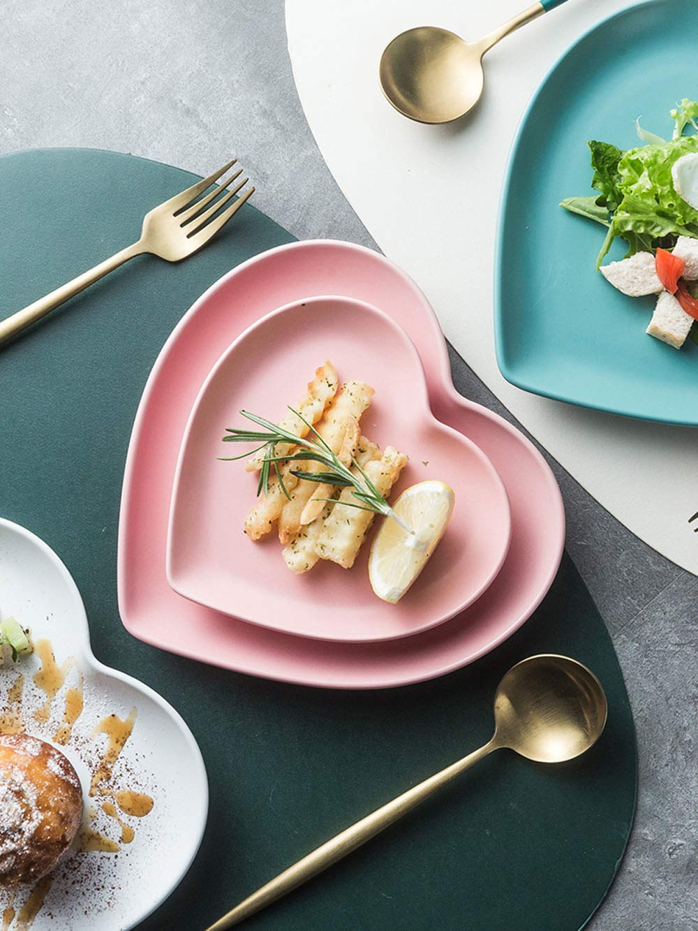 Fuyu 2Pcs Colorful Matte Heart Shaped Ceramic Dinner Plate Salad Plate Dessert Plate Steak Plate