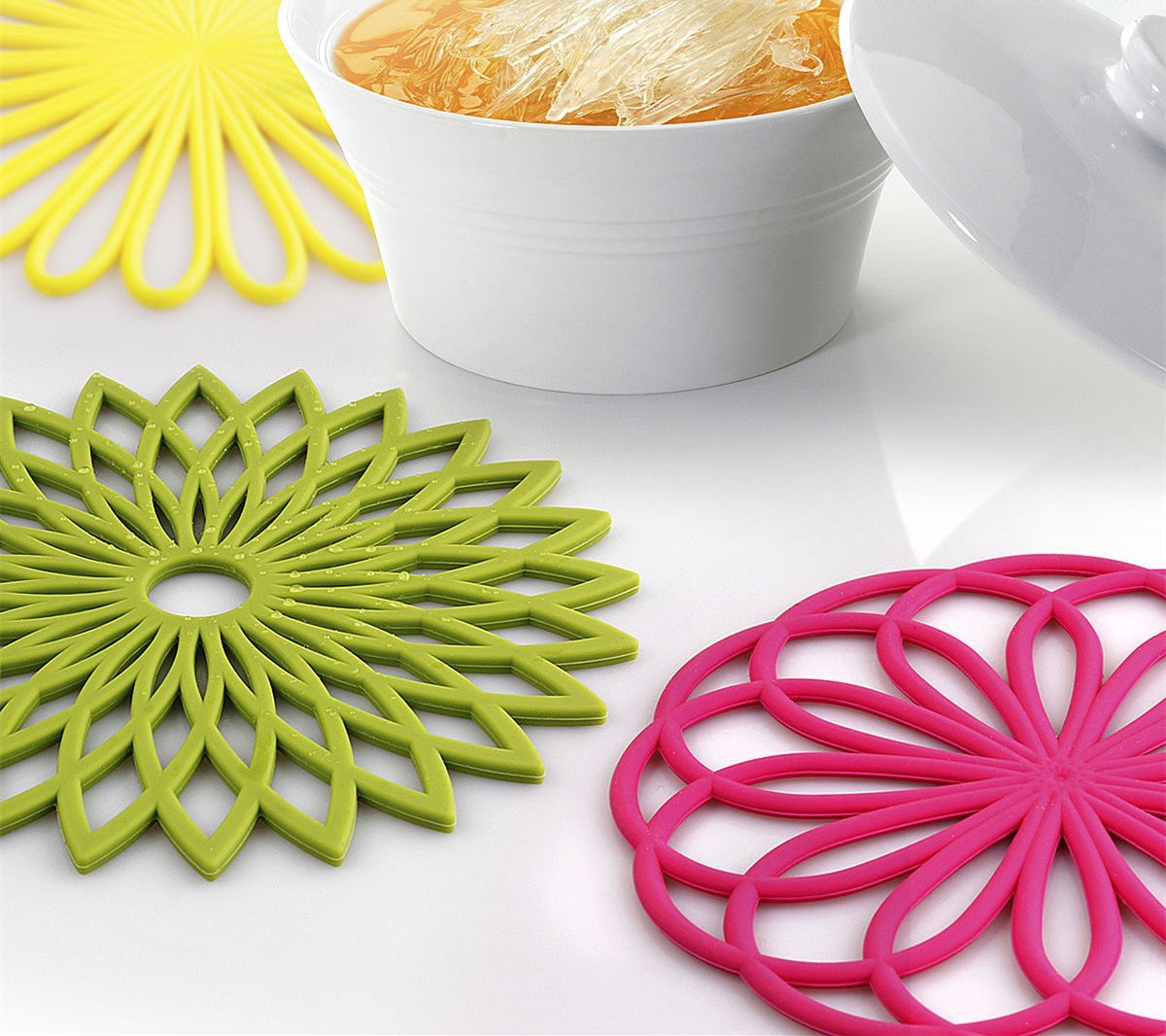 ME.FAN Silicone Trivet - Trivet Mat - Kitchen Hot Pads for Pots/Hot Dish Insulated Teapot Trivet Flexible Durable Non Slip Large Coasters 3 Set Grass Green
