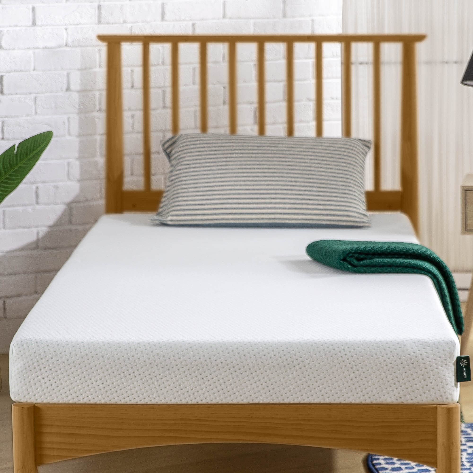 Zinus 5 Inch Memory Foam Mattress, Twin, Fiberglass Free, Bunk Bed, Trundle Bed, Day Bed Compatible, White