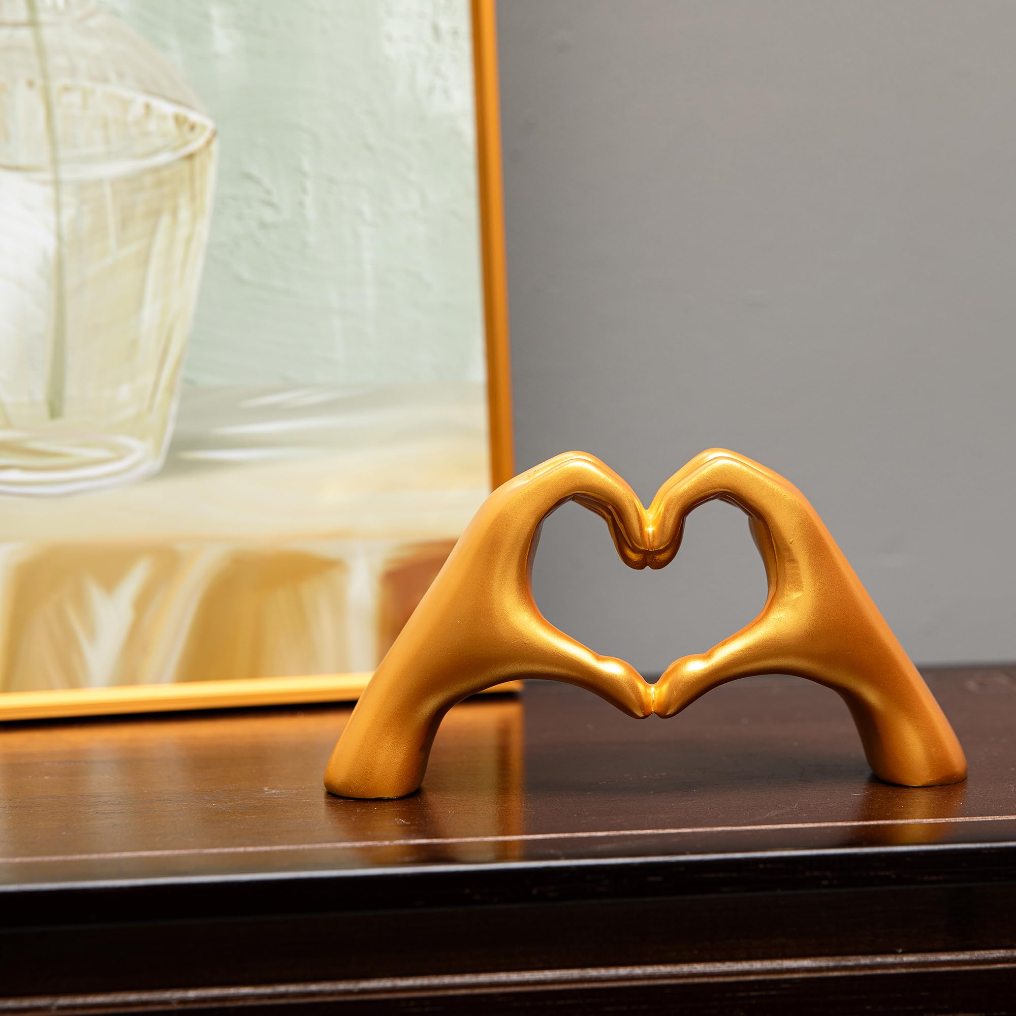 FANTESTICRYAN Medium Heart Hands Statues Gold Hand Love Sculpture Decorative Home Decor Ornaments for Living Room, Wedding, Bedr