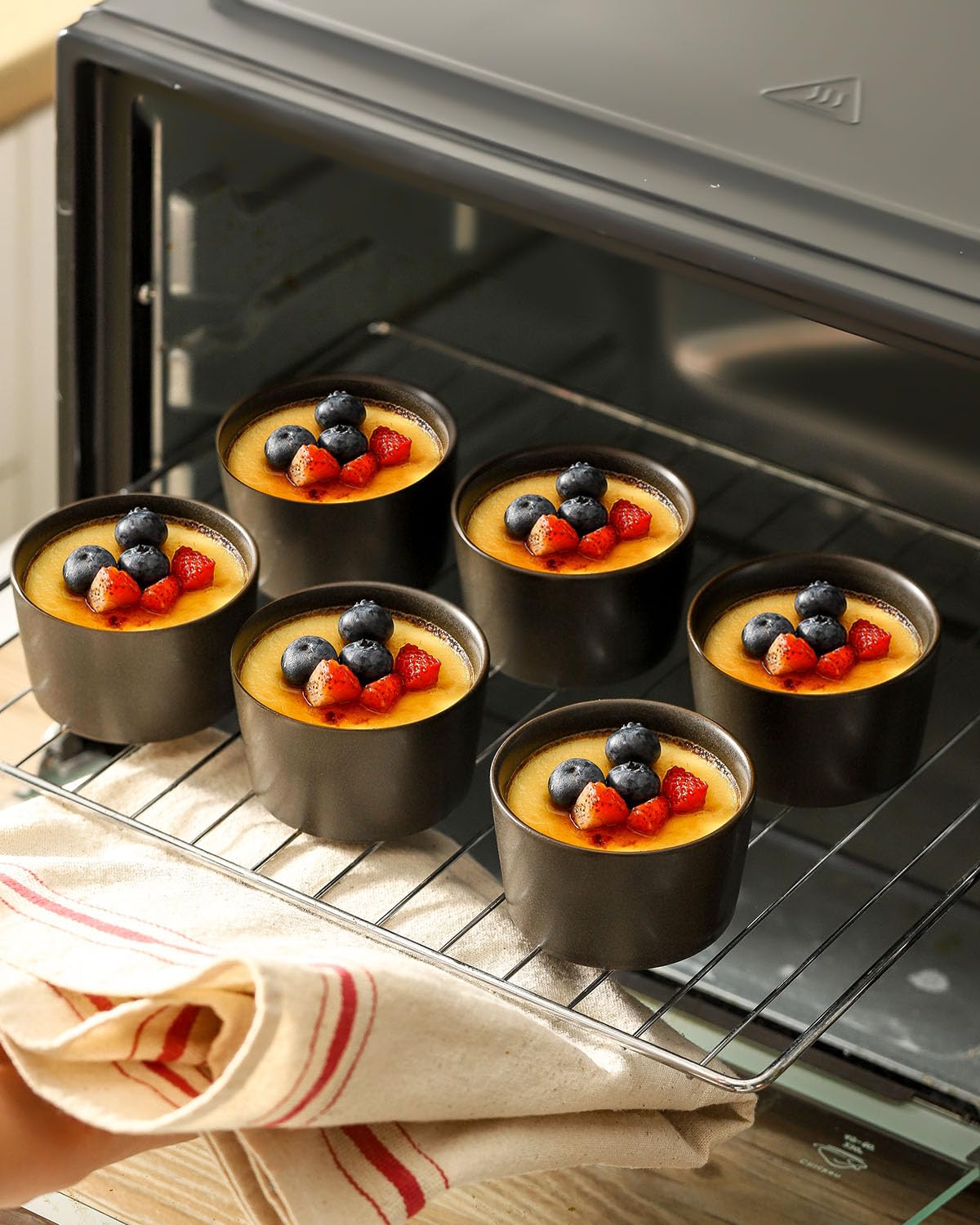 Tikooere Ramekins 2.5 oz, Oven Safe Souffl   Dishes for Creme Brulee, Souffle, Pudding, Ice Cream, Stoneware Custard Cups for Ba