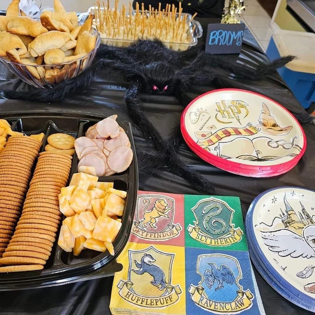 Harry Potter Round Dinner Plates - 9'' | Magical Multicolor Design, Perfect Party Supplies For Birthday Celebrations & Themed Ev