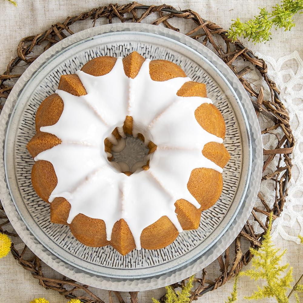 Nordic Ware Original Bundt Pan, 12-Cup, Toffee